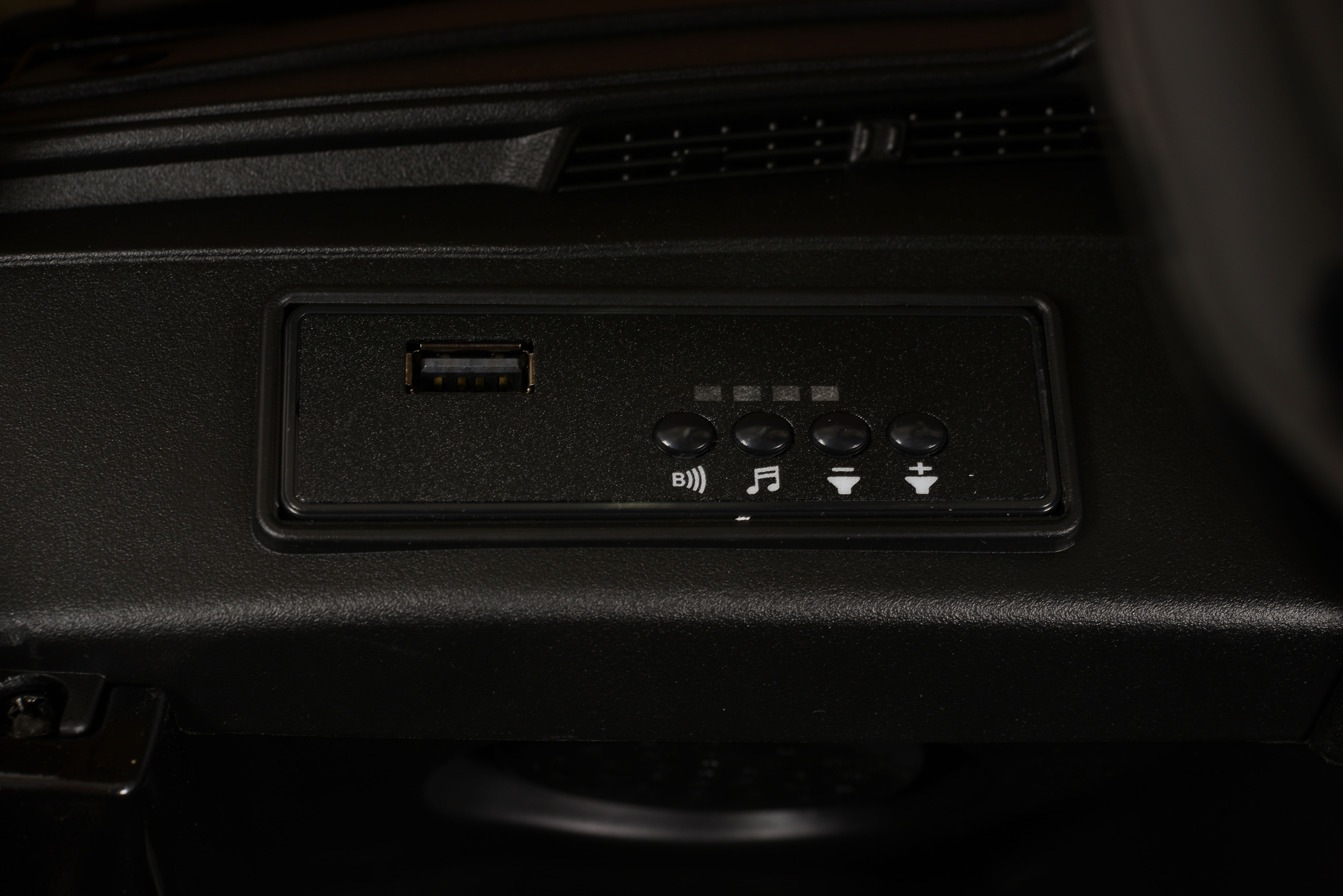 Battery SUV Audi SQ8 e-tron metallic blue