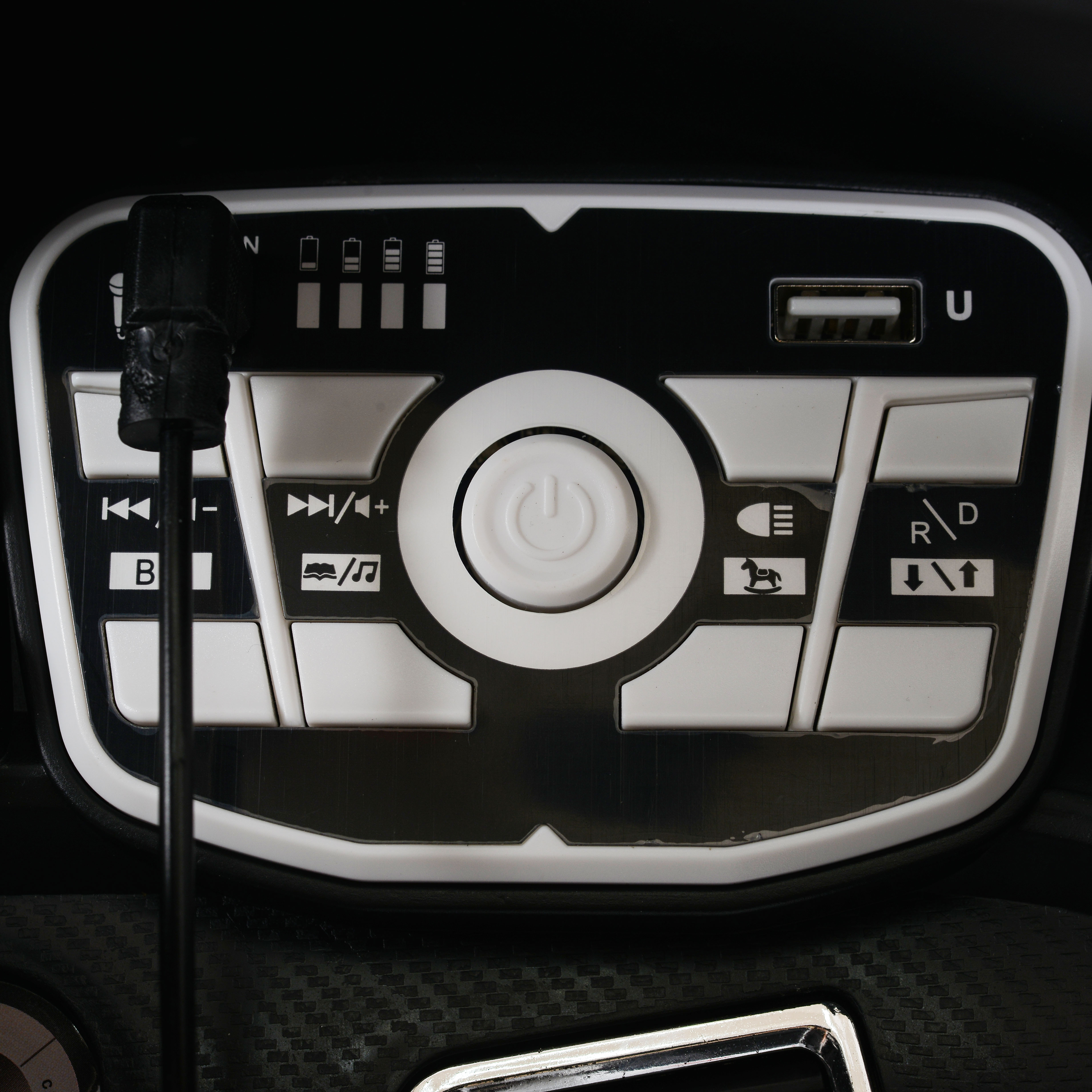 Battery car Audi RS e-tron 717 white police
