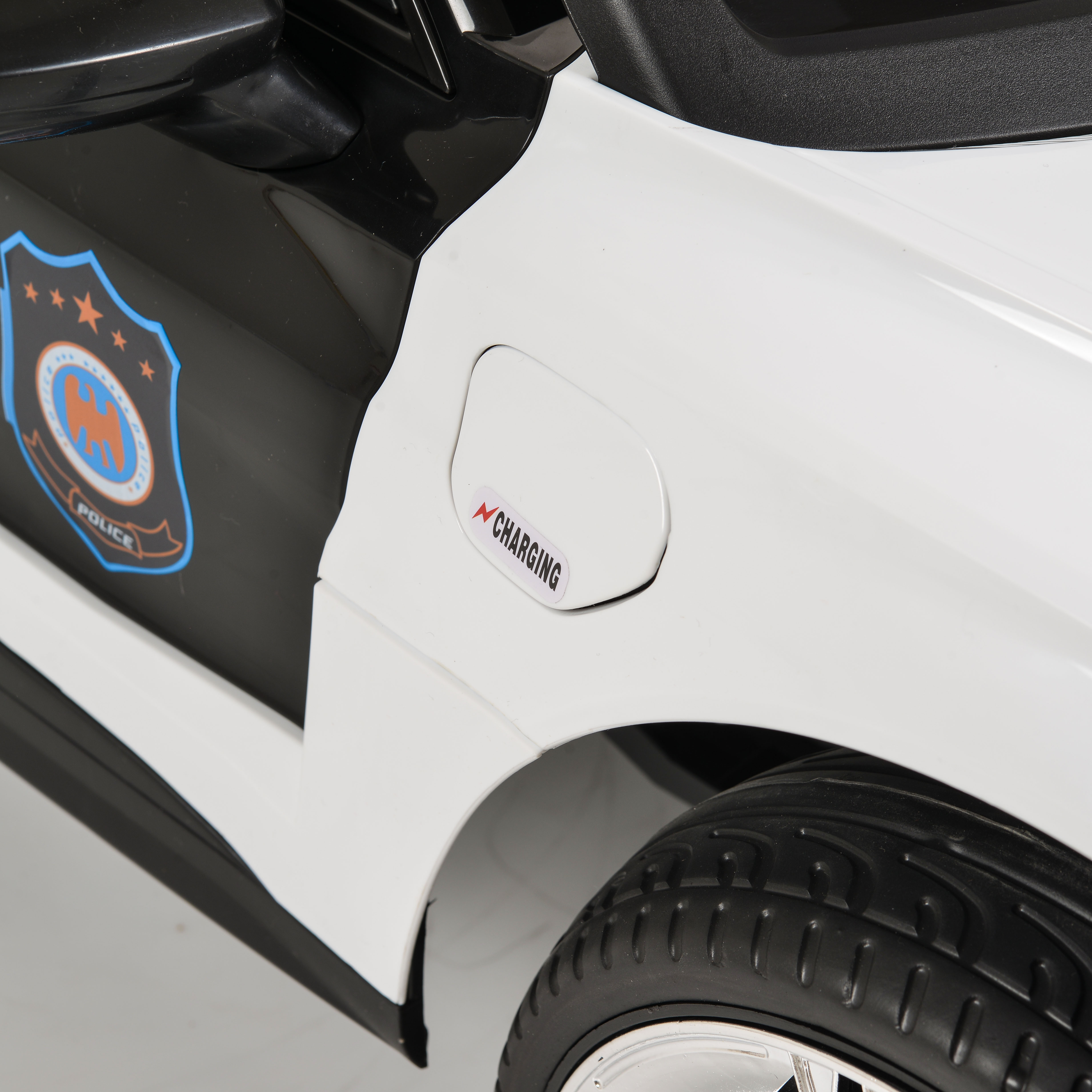 Battery car Audi RS e-tron 717 white police
