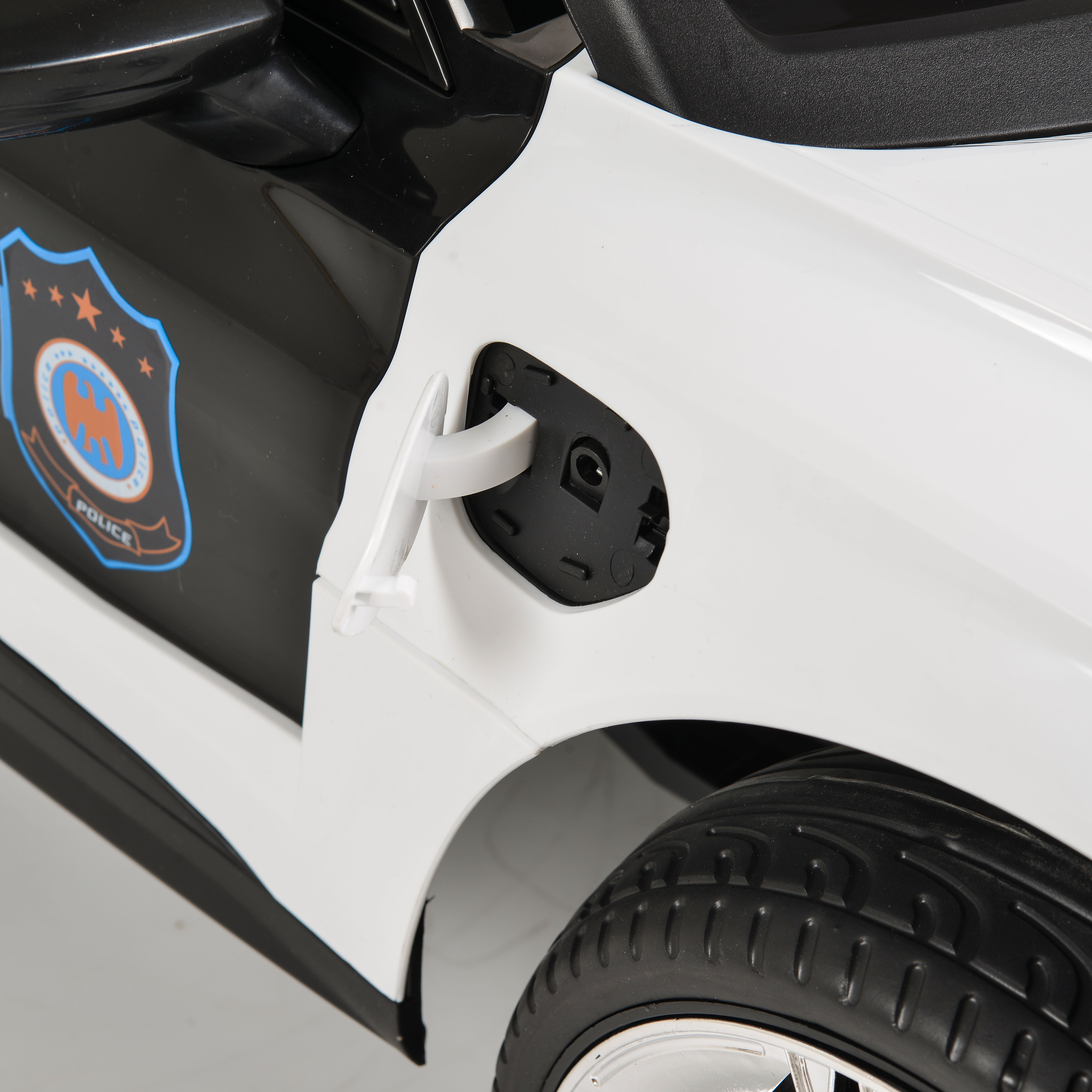 Battery car Audi RS e-tron 717 white police