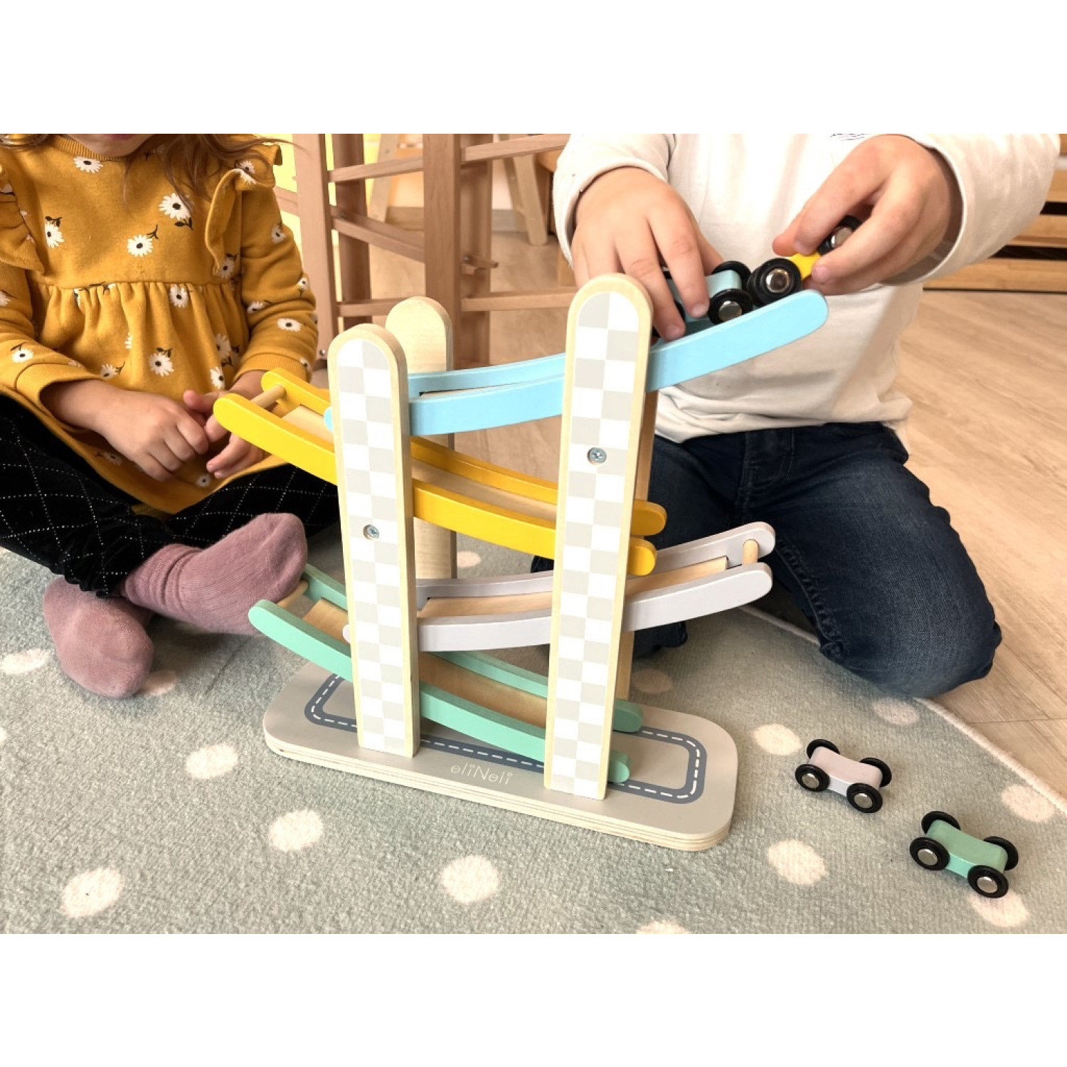 Дървена писта Роли Възраст: 1+
Размери: 28.5х10.5х28.9 см