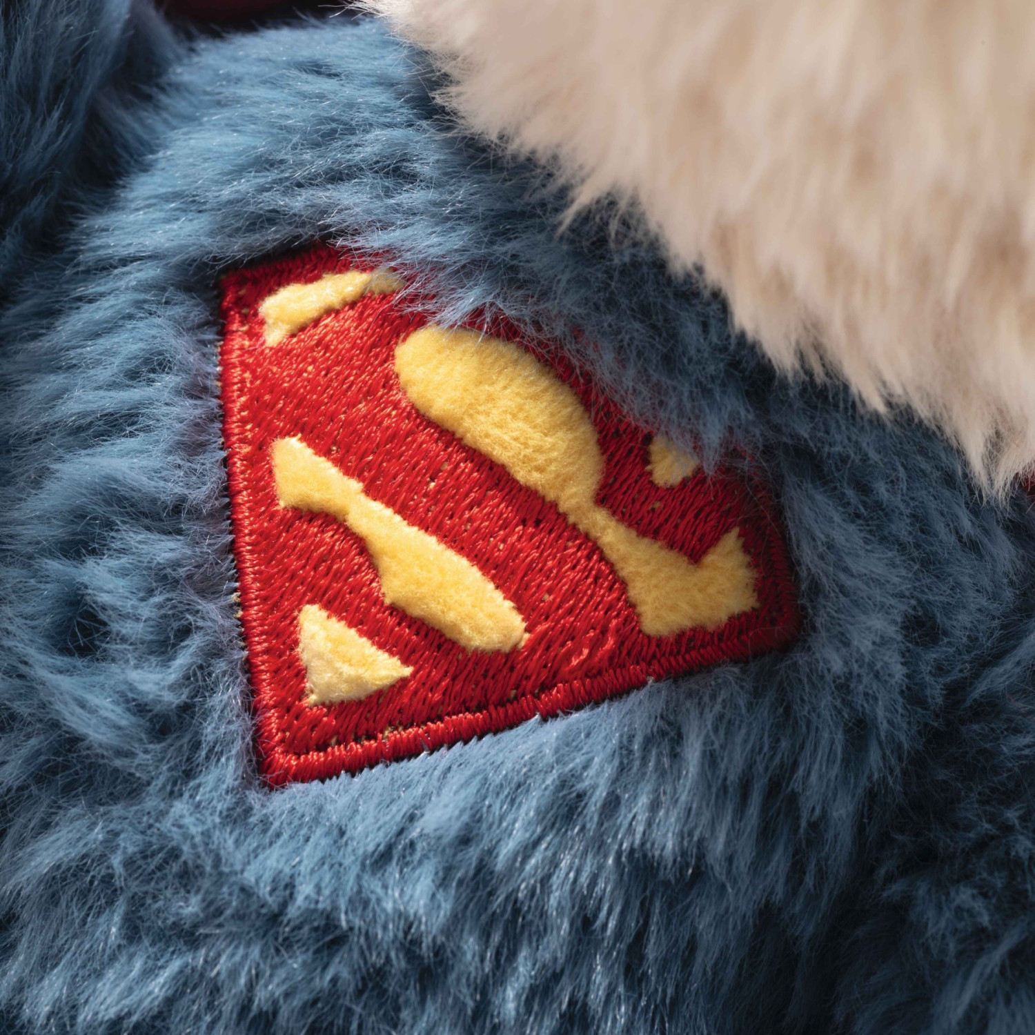 Superman Teddy bear Size: 29 cm Class: Friends