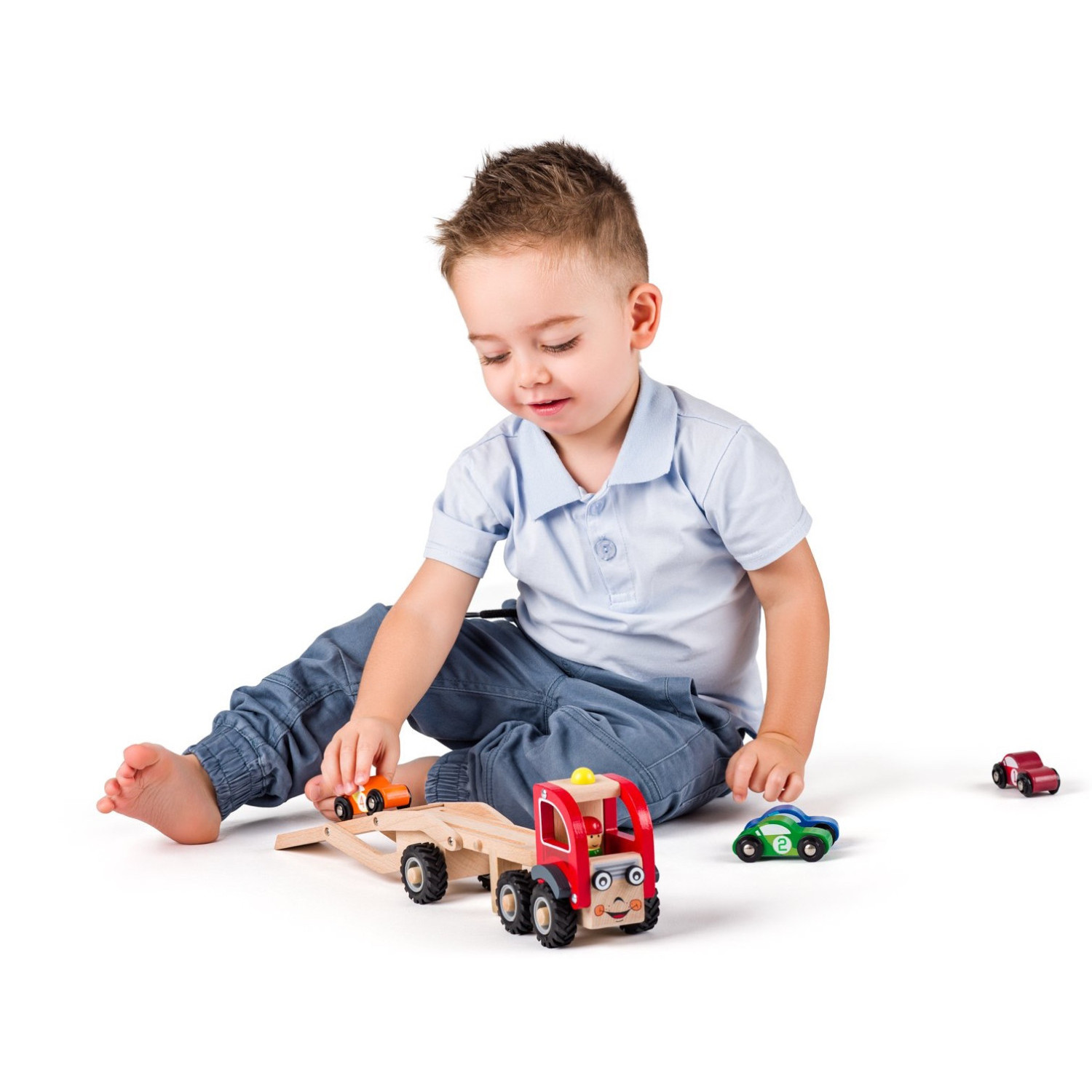 Wooden car transporter with racing cars Age: 3+ Size: 30x13x9 cm