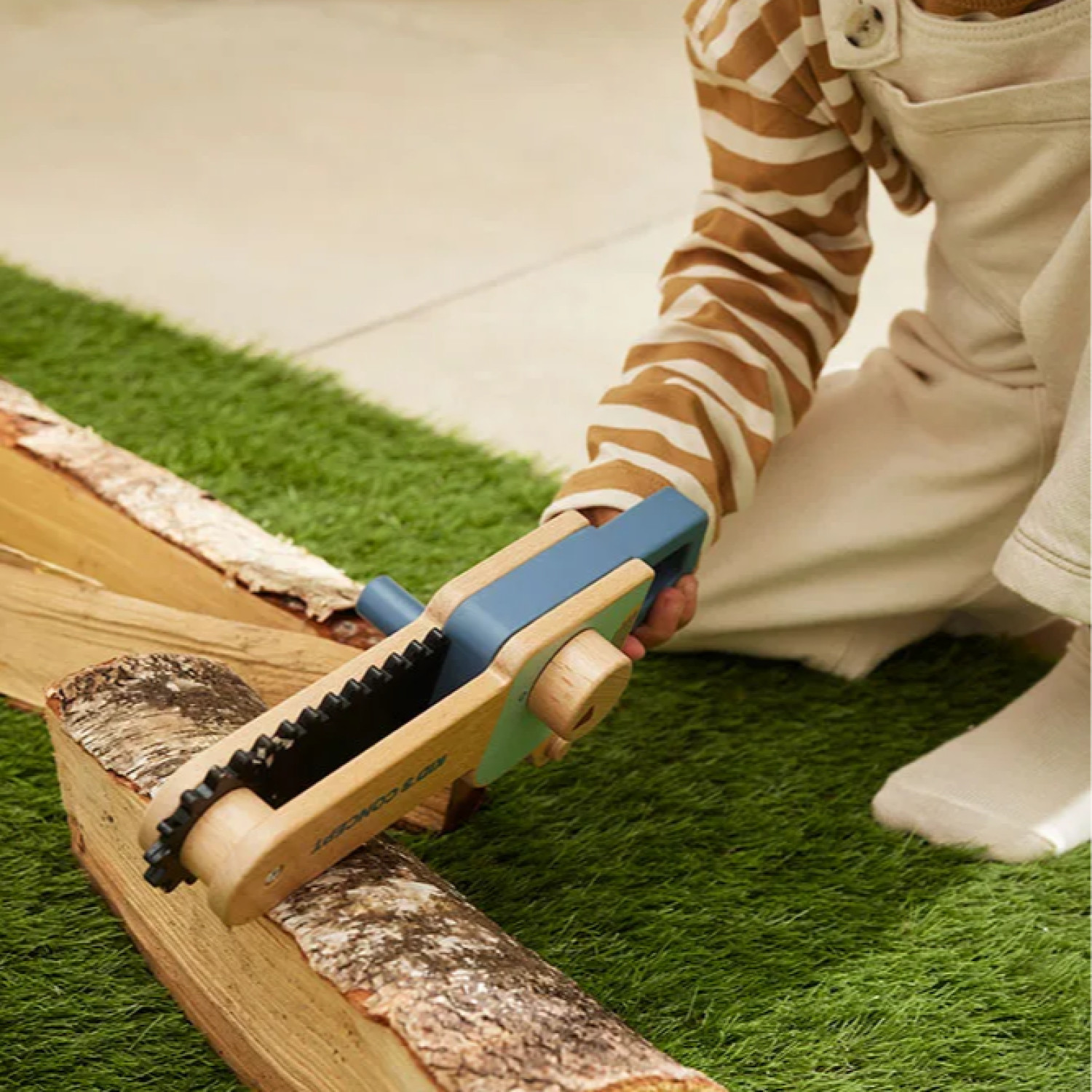 Children's wood cutter Swedish Design Age: 2+ Size: 29.5x9x8.5 cm