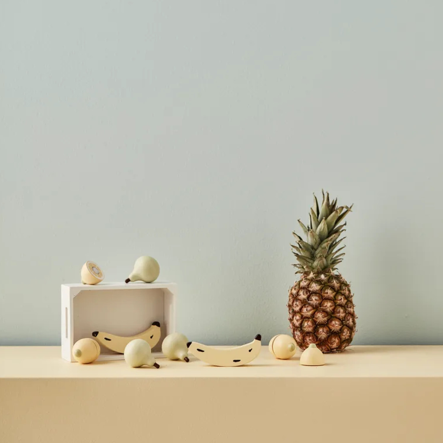 Wooden fruit for cutting in a crate Swedish Design Age: 2+