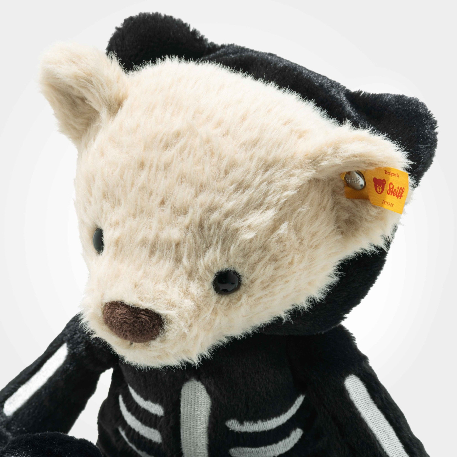 Mr Bones Teddy bear Size: 34 cm Class: Friends