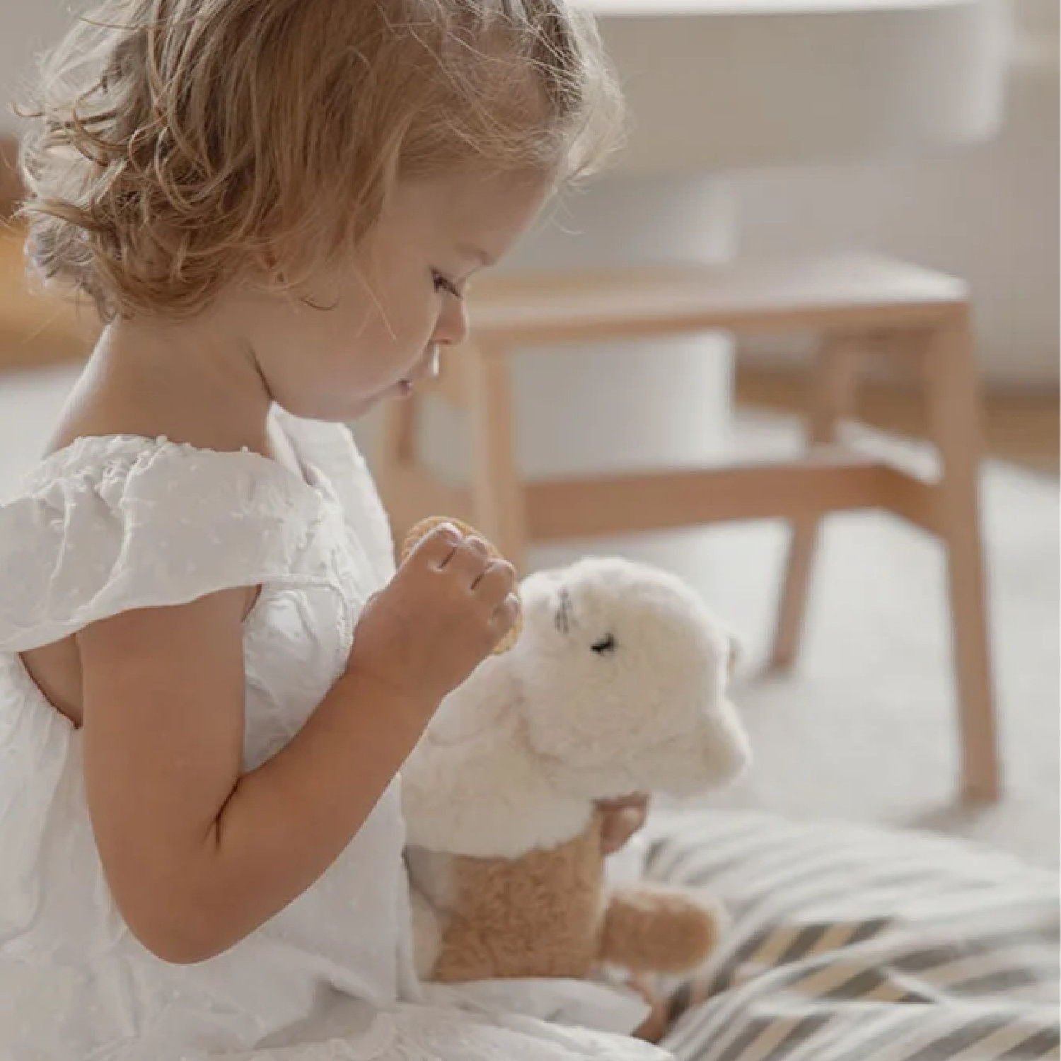 Плюшено коте в чантичка Swedish Design
Възраст: 1+