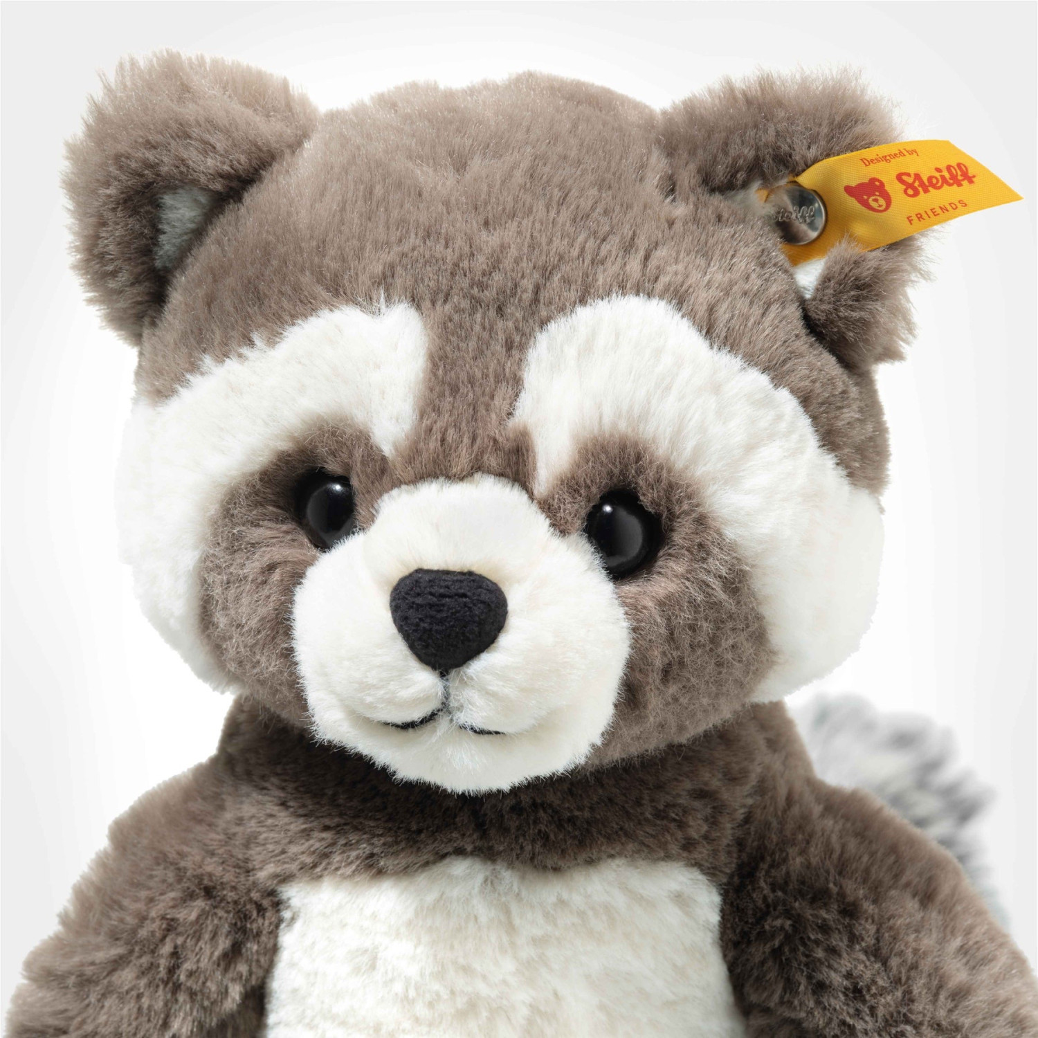 Pedro racoon Size: 23 cm Class: Friends
