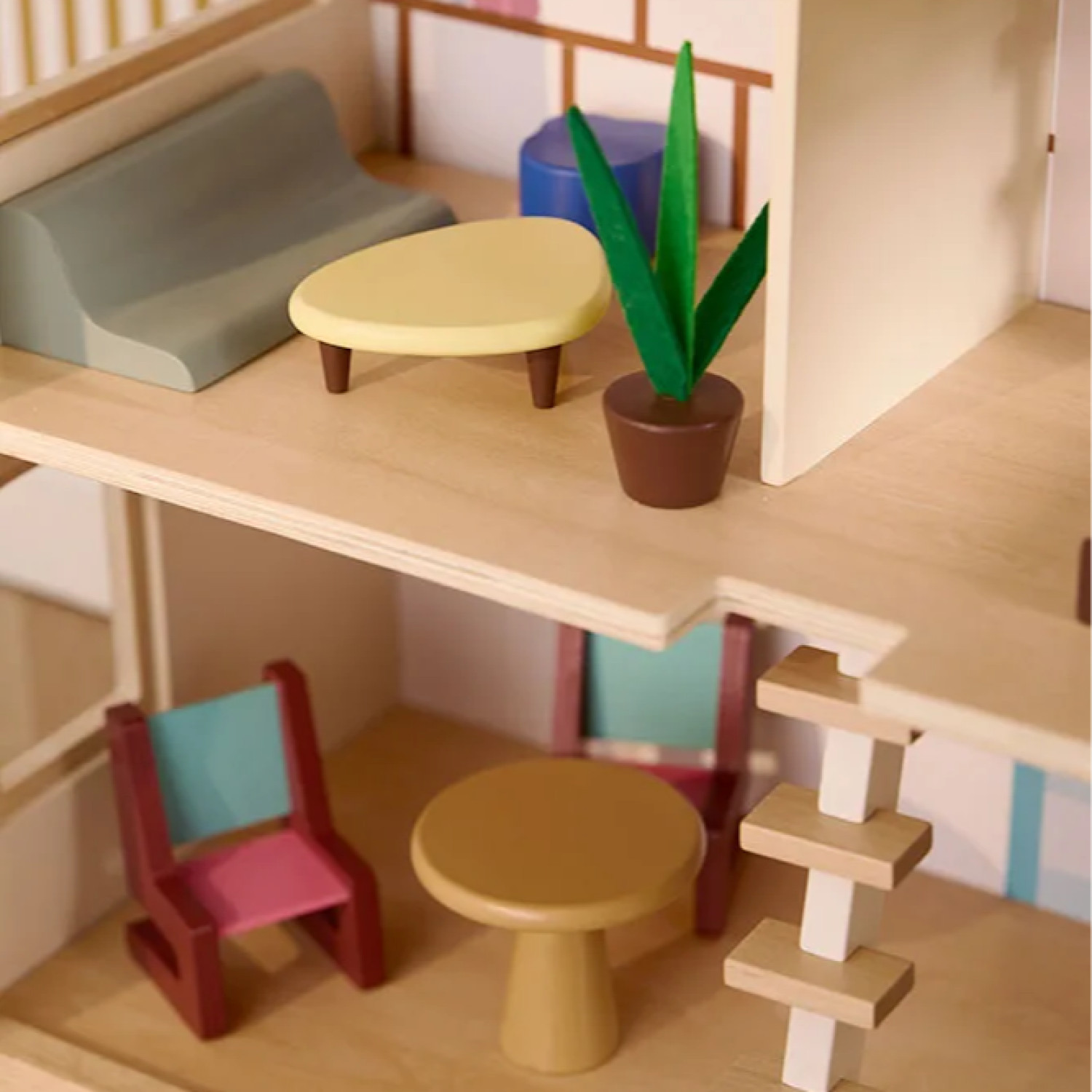 Дървена къща за кукли с мебели Swedish Design
Възраст: 2+
Размер: 45x26x61 см