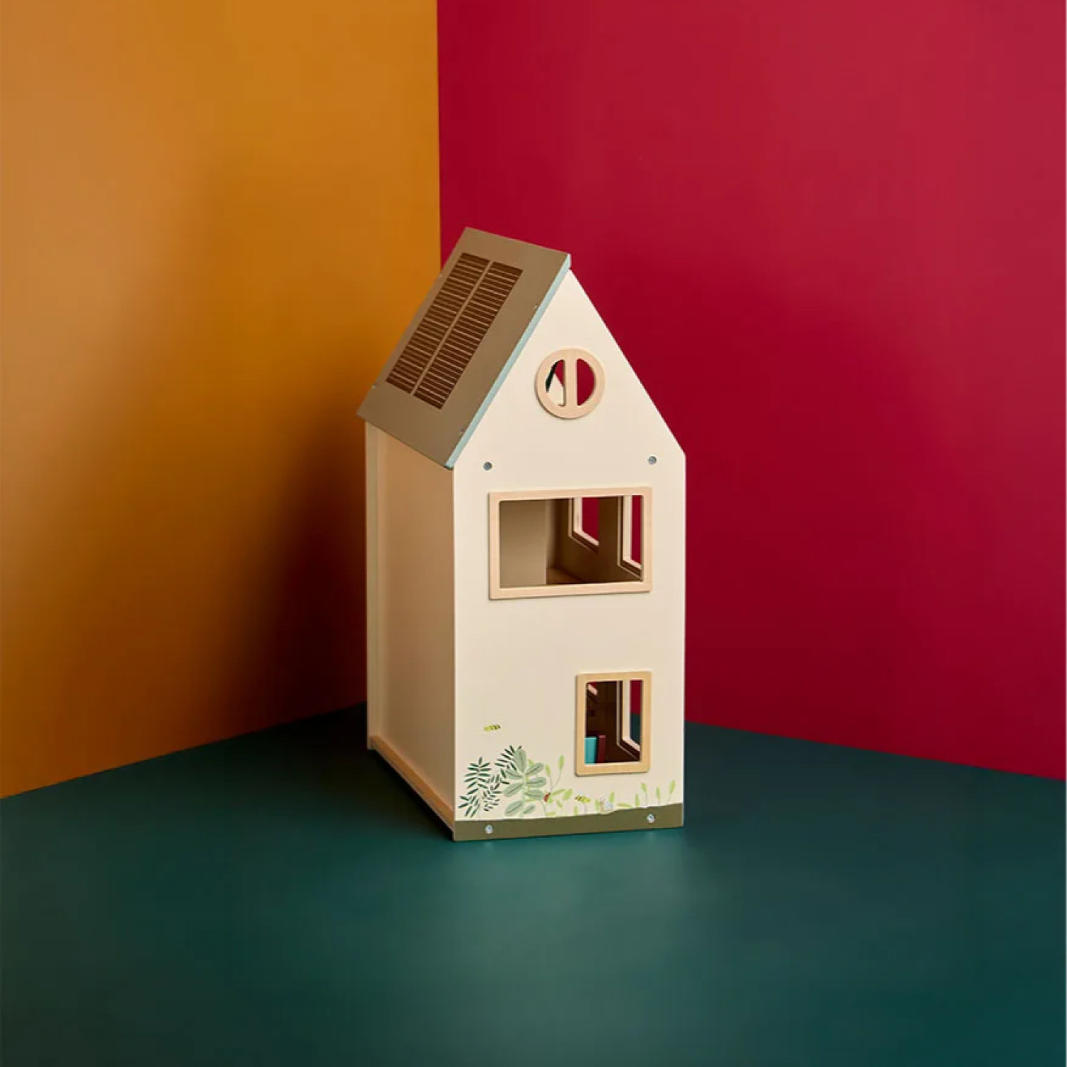 Дървена къща за кукли с мебели Swedish Design
Възраст: 2+
Размер: 45x26x61 см