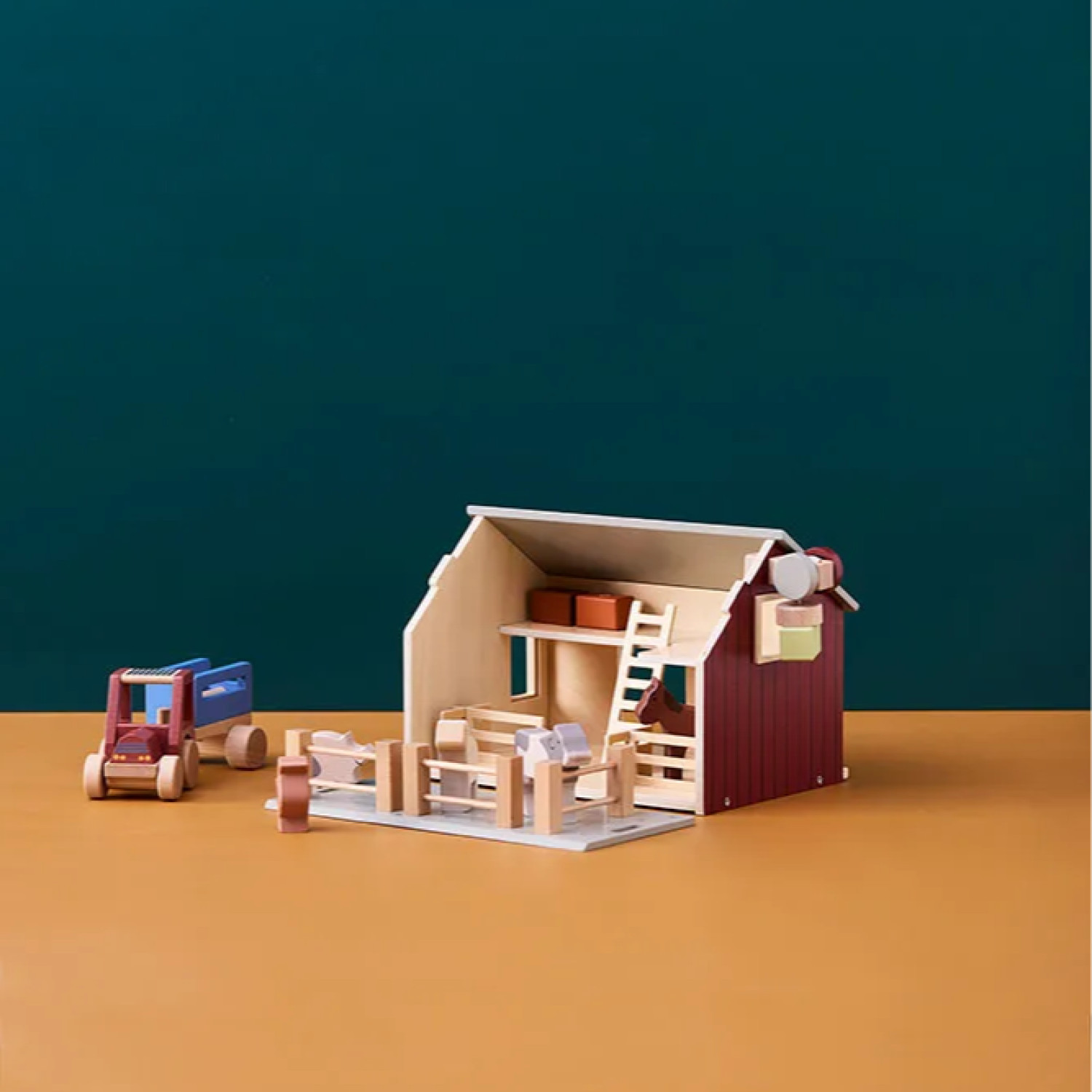 Дървена ферма Swedish Design
Възраст: 2+
Размер: 33.5х19х20 см