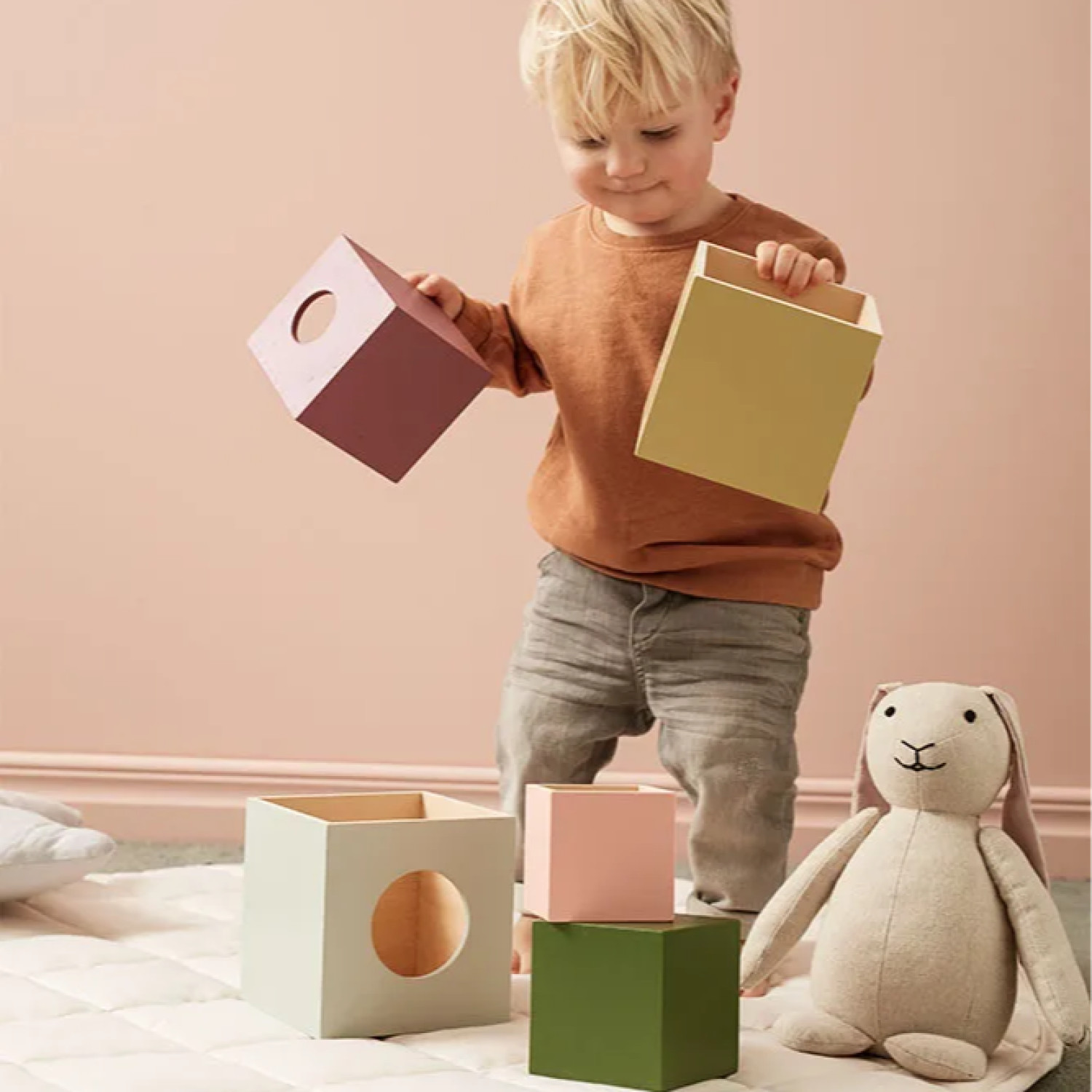 Дървени кубчета за подреждане Swedish Design
Възраст: 1+