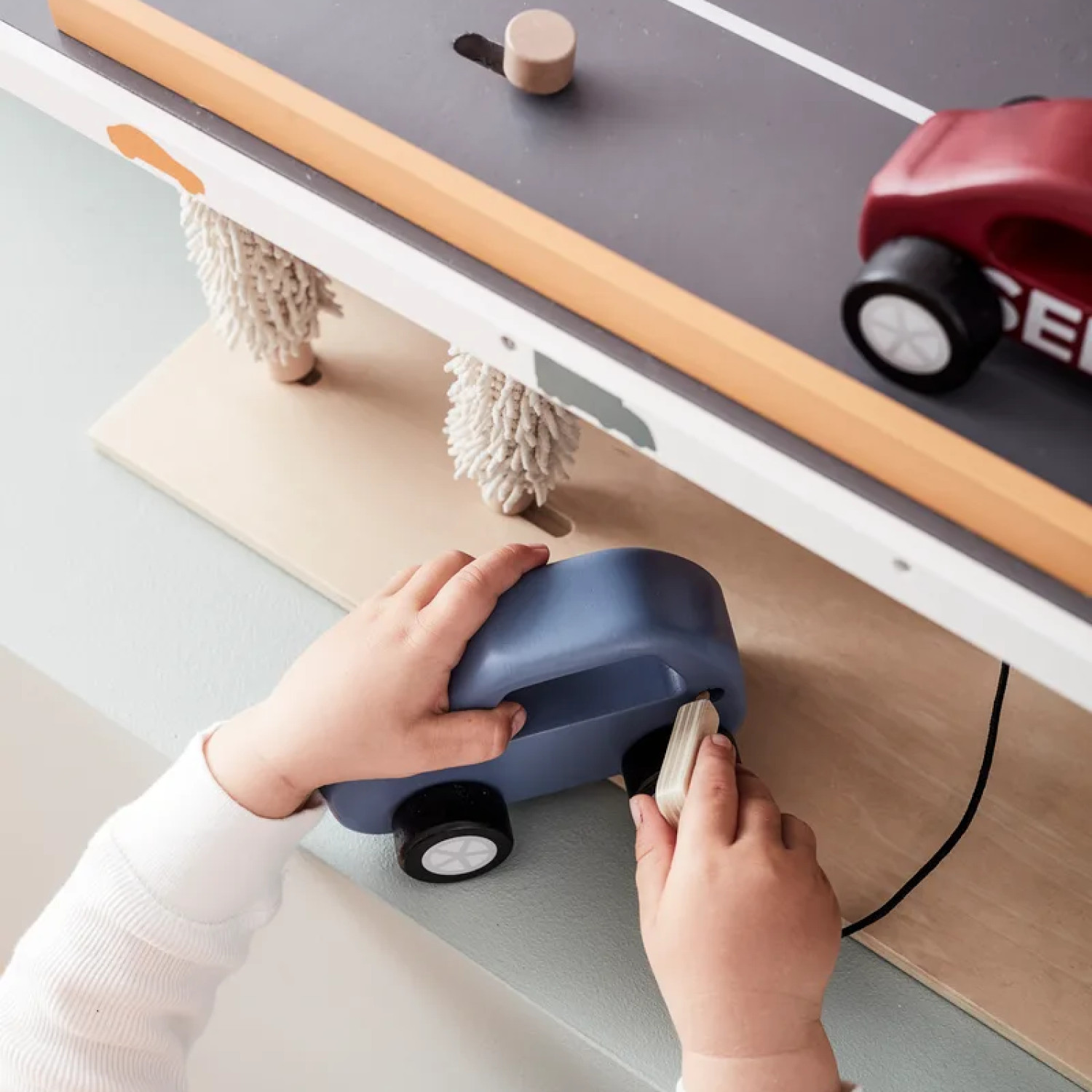Swedish Design Car Service Center Age: 3+ Size: 43.5x28.7x28.5 cm