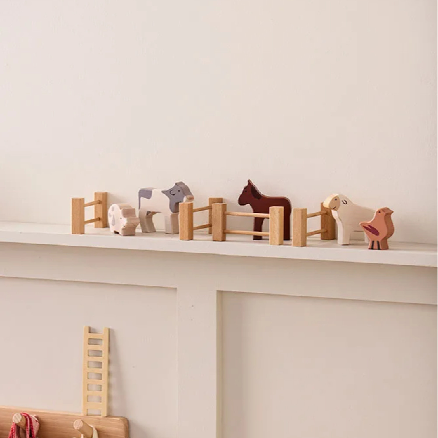 Комплект Животни от фермата Swedish Design
Възраст: 1+
Размер: 33.5х19х20 см