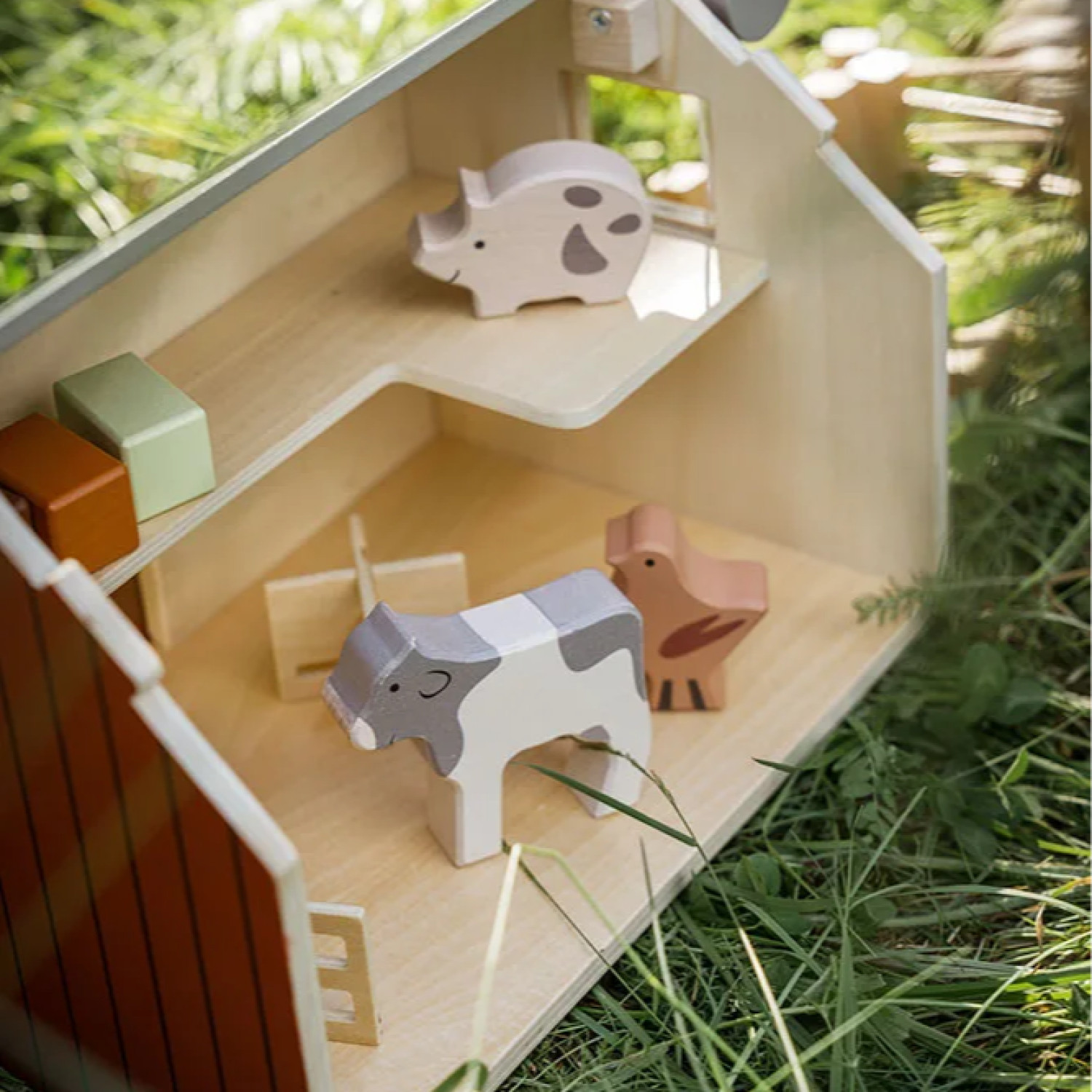 Комплект Животни от фермата Swedish Design
Възраст: 1+
Размер: 33.5х19х20 см