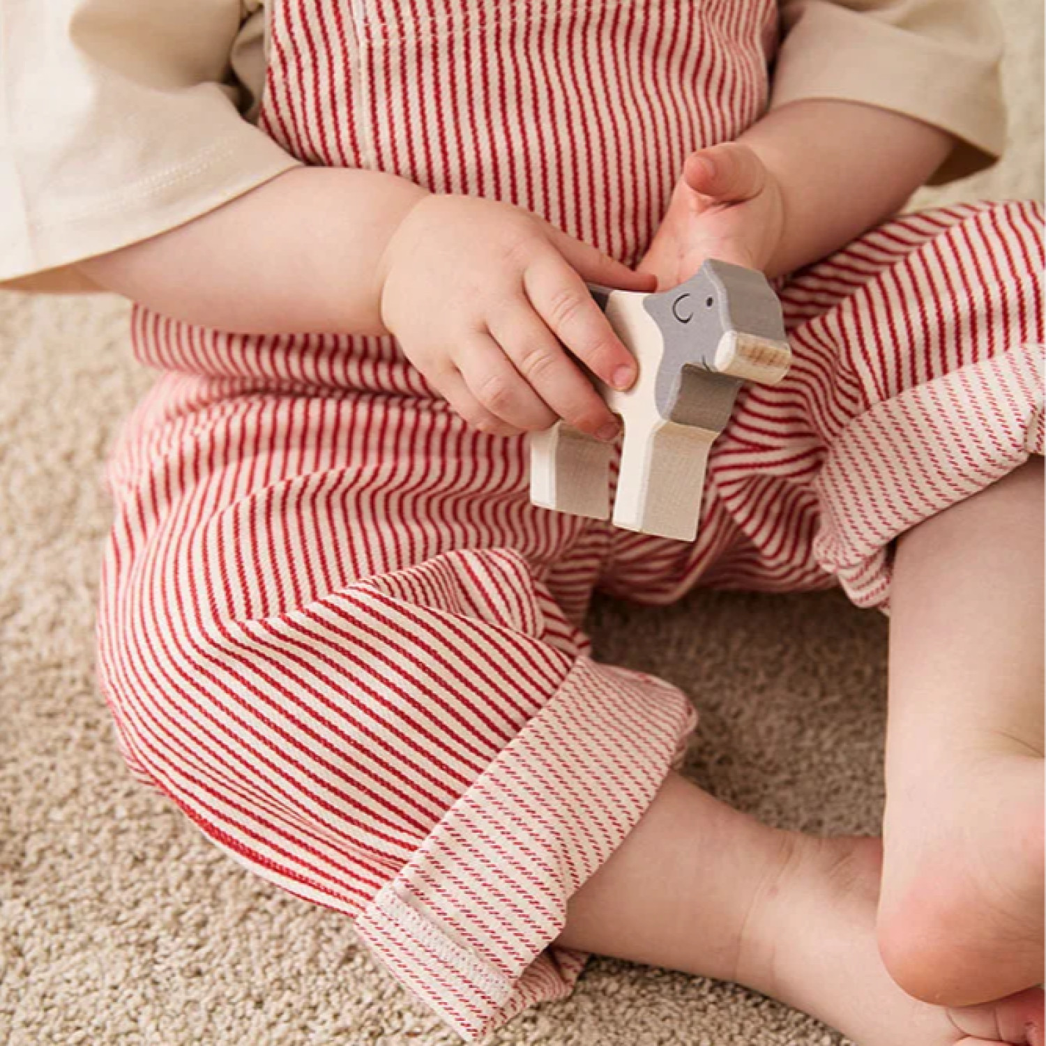 Комплект Животни от фермата Swedish Design
Възраст: 1+
Размер: 33.5х19х20 см