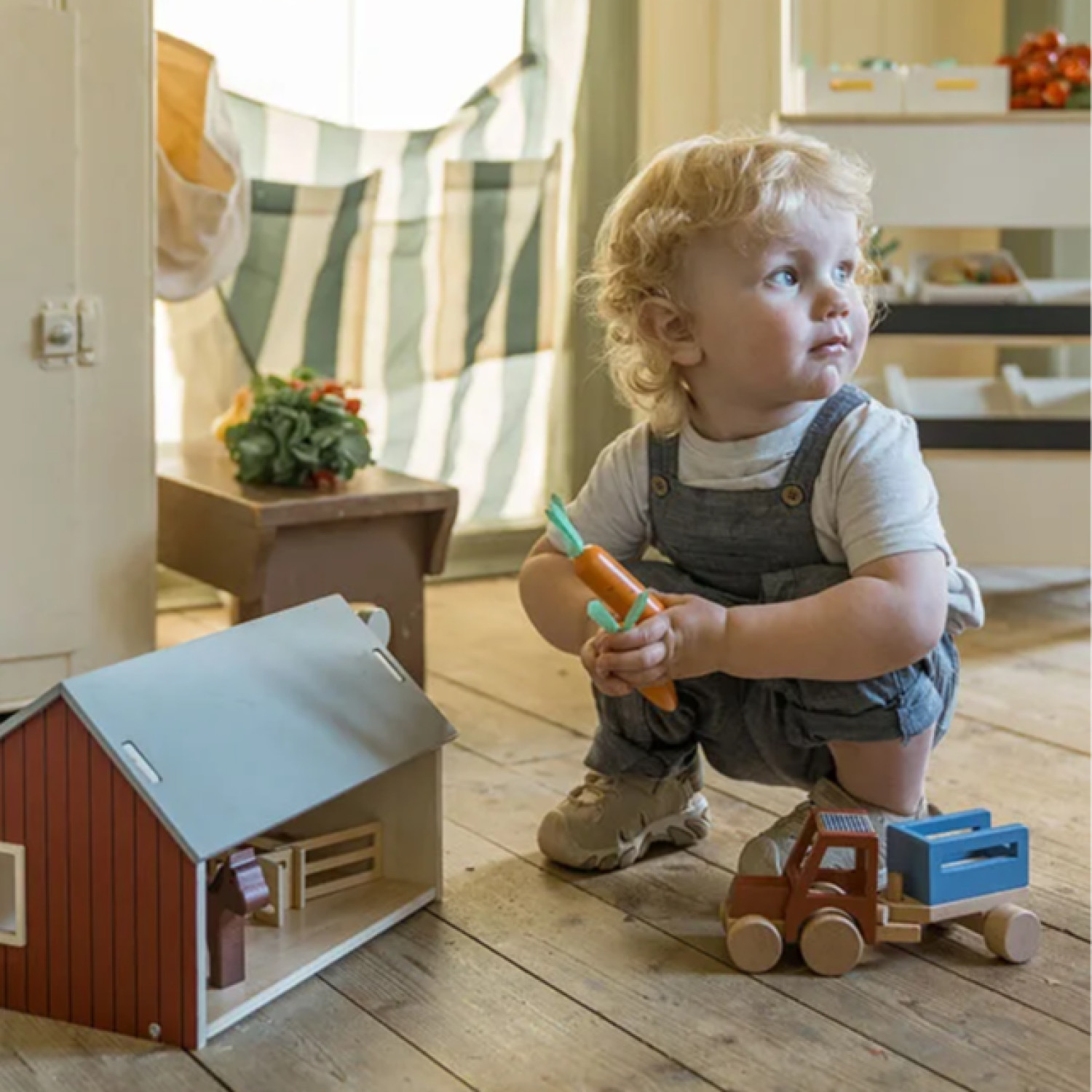 Комплект Животни от фермата Swedish Design
Възраст: 1+
Размер: 33.5х19х20 см