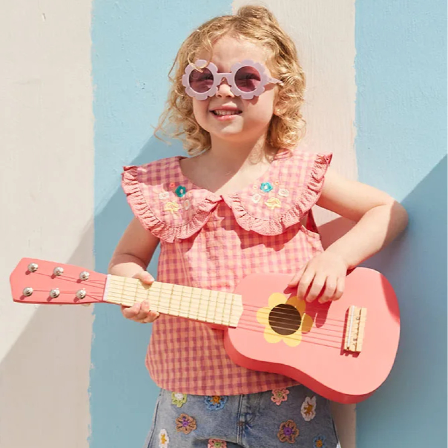 Wooden guitar for a little rock star Swedish Design Age: 3+ Size: 18x5x53.5 cm