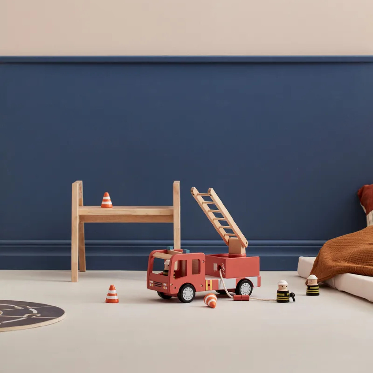 Wooden fire truck with figures Swedish Design Age: 3+ Size: 30x11x16 cm
