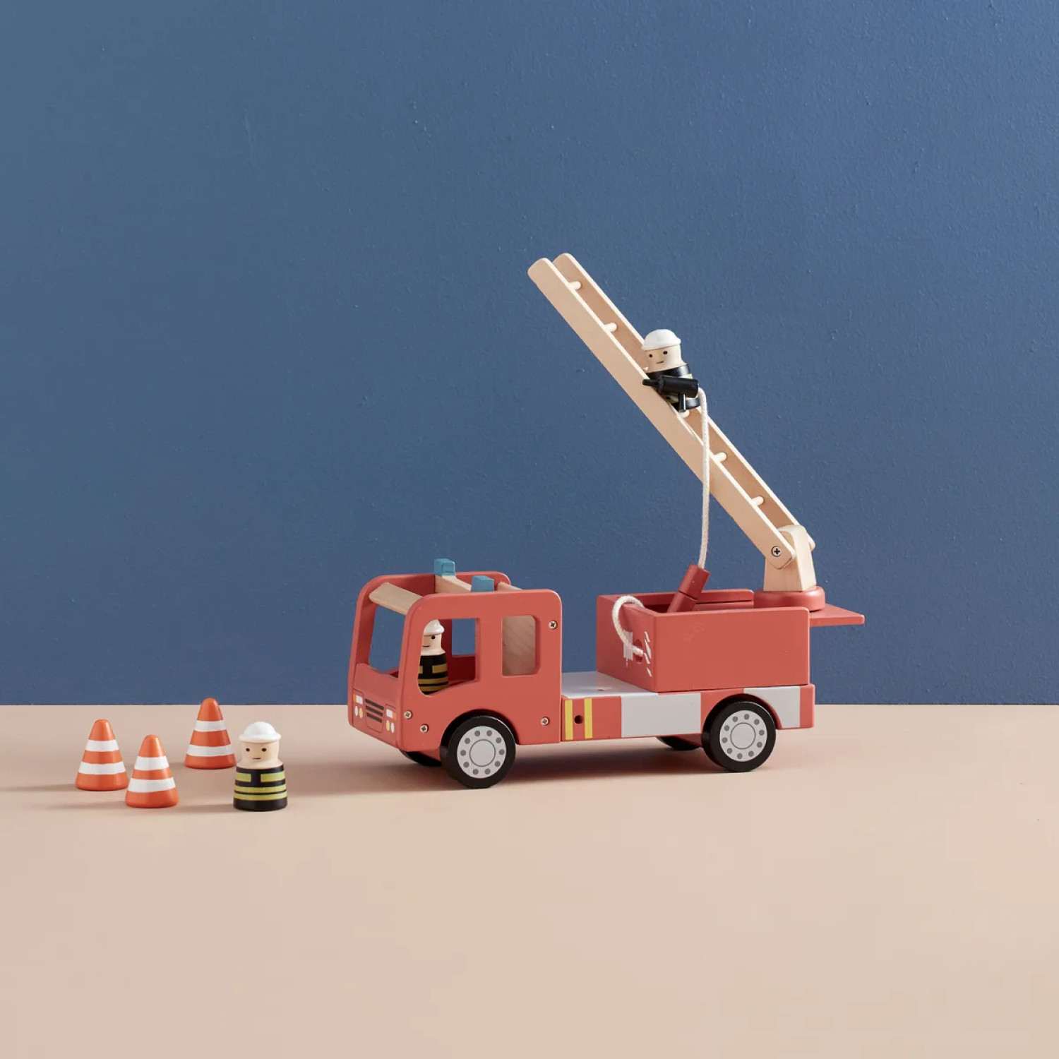 Wooden fire truck with figures Swedish Design Age: 3+ Size: 30x11x16 cm