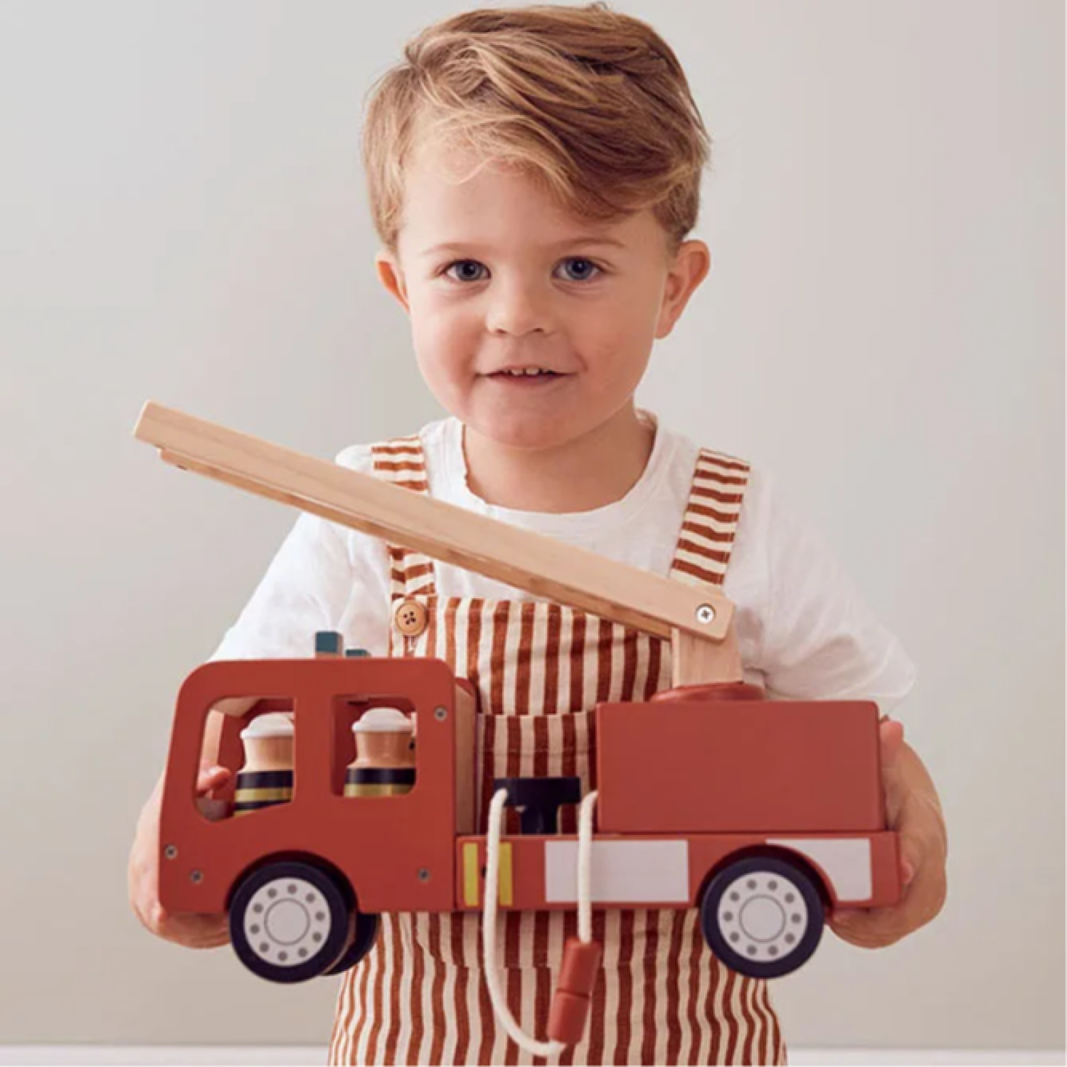 Wooden fire truck with figures Swedish Design Age: 3+ Size: 30x11x16 cm