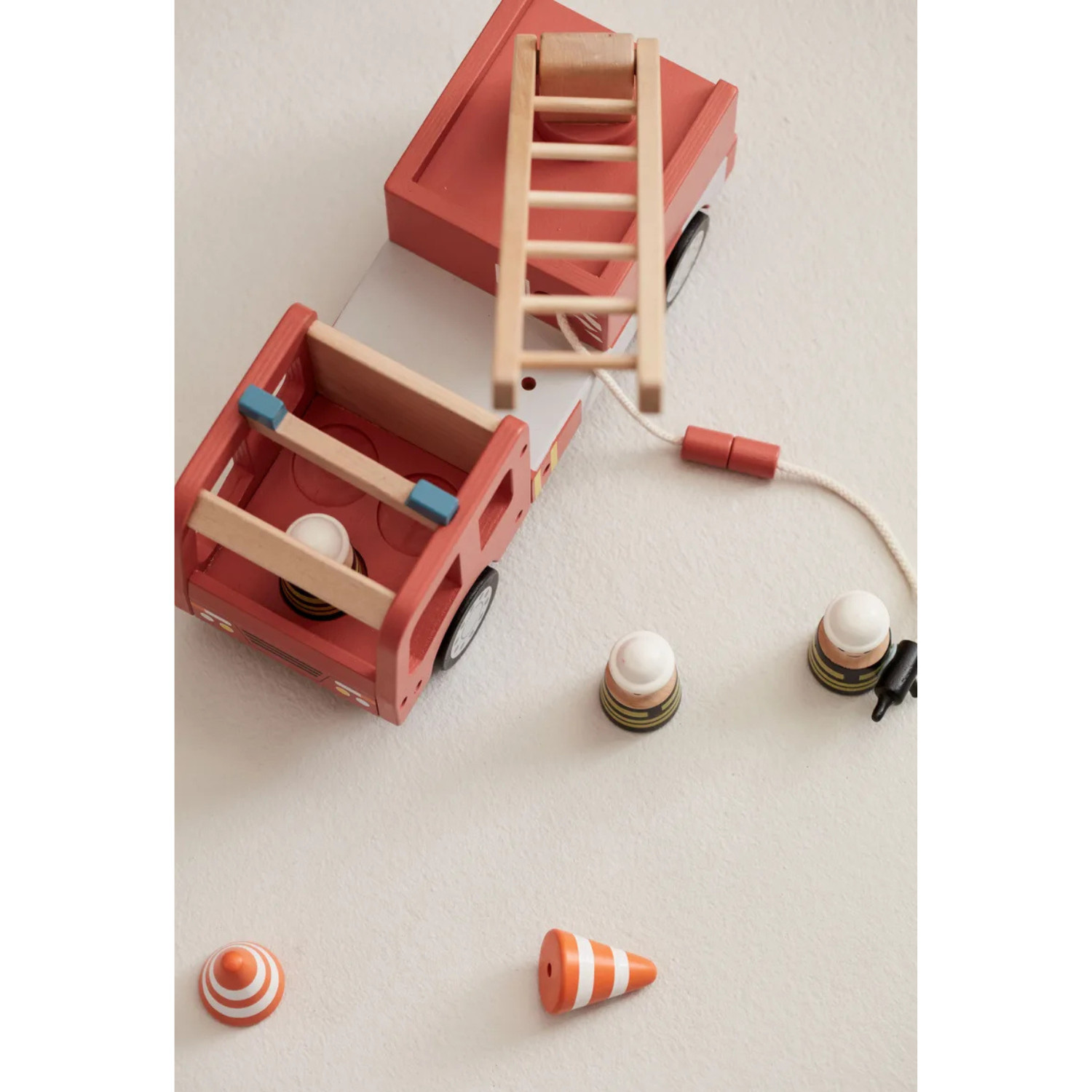 Wooden fire truck with figures Swedish Design Age: 3+ Size: 30x11x16 cm