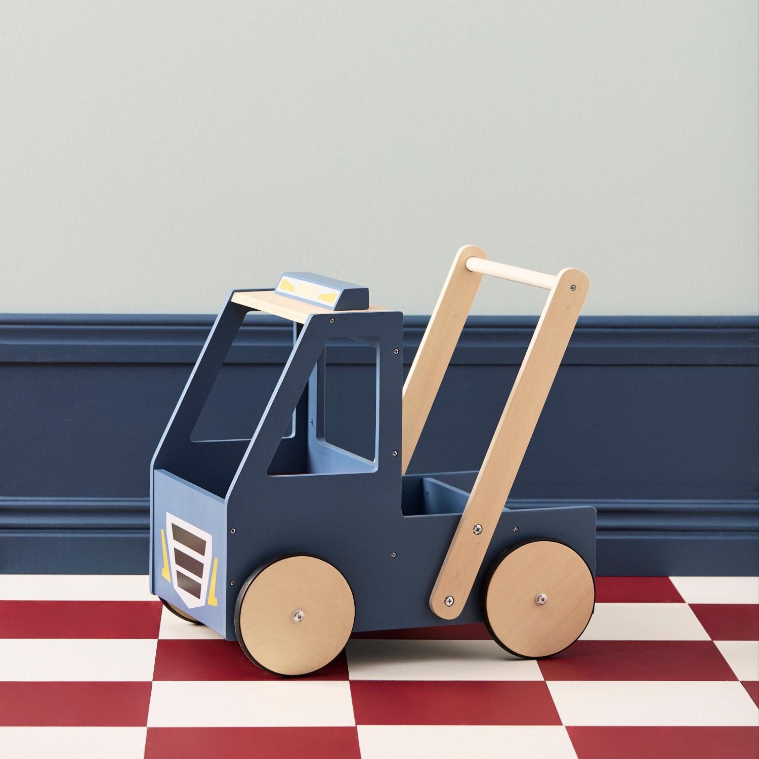 Дървена проходилка Камионче Swedish Design
Възраст: 1+