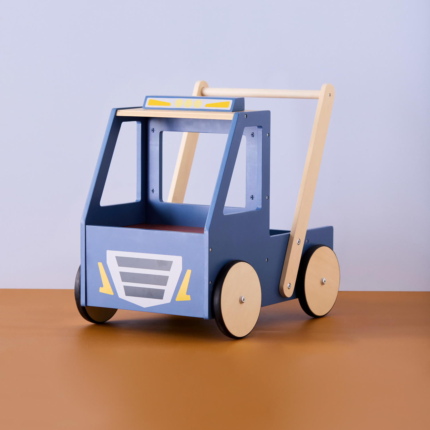 Дървена проходилка Камионче Swedish Design
Възраст: 1+