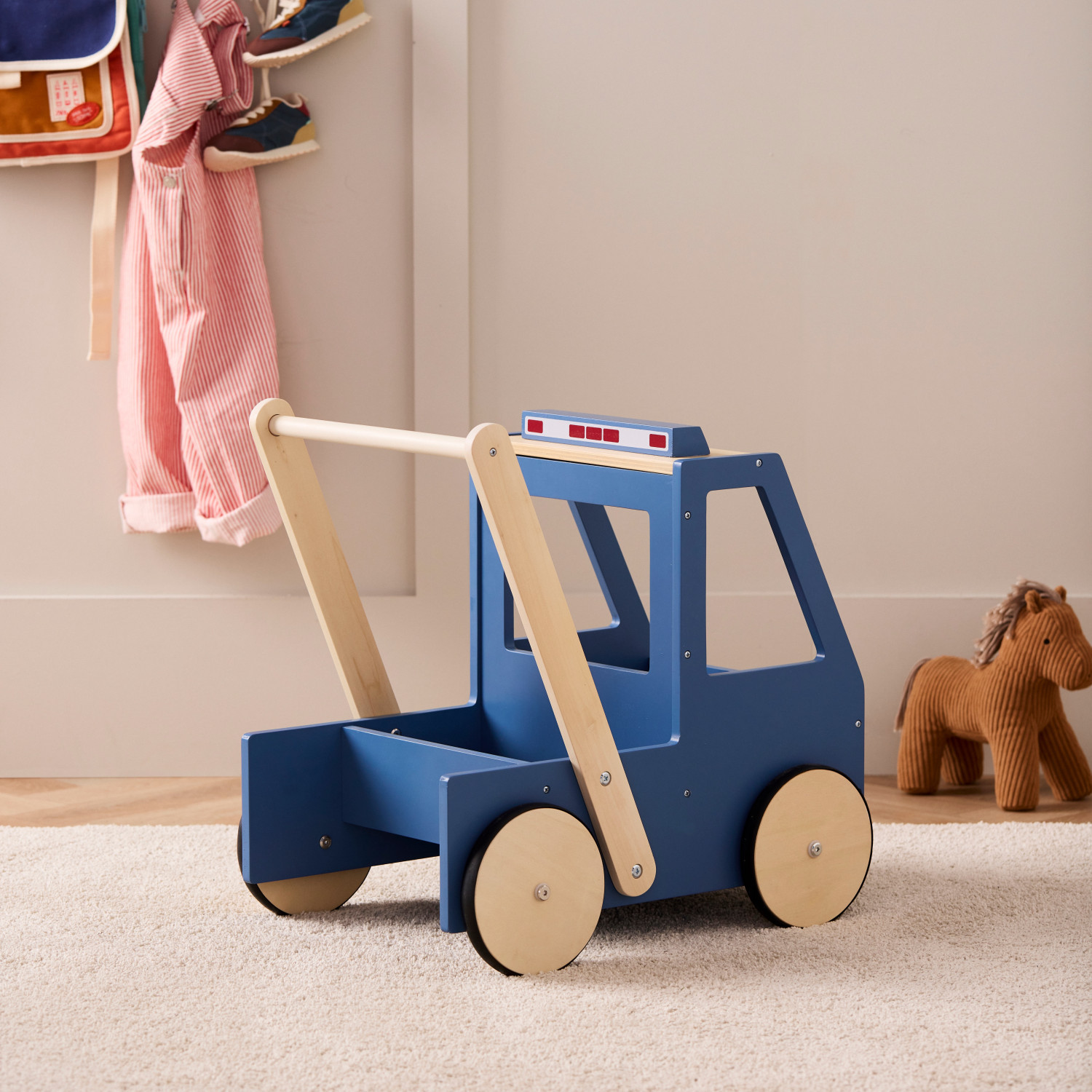 Дървена проходилка Камионче Swedish Design
Възраст: 1+
