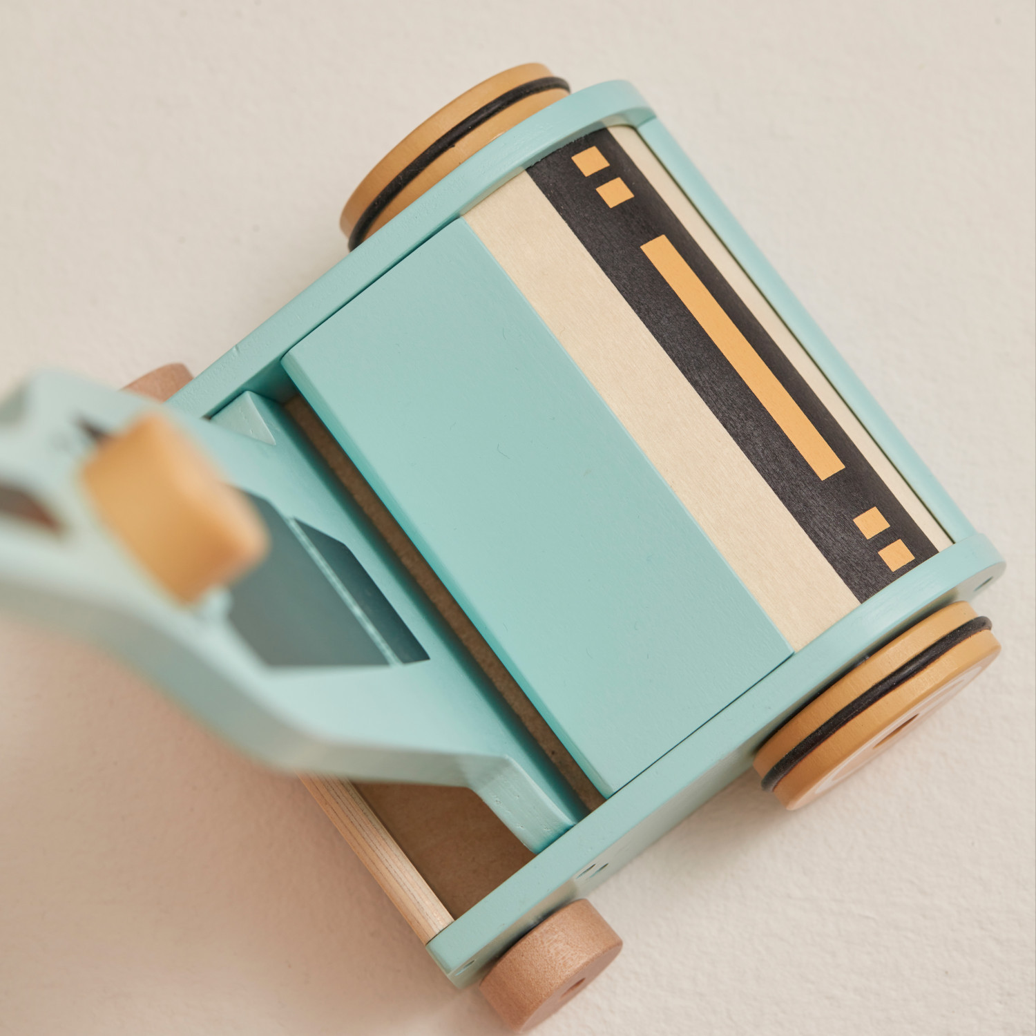 Дървена играчка Прахосмукачка Swedish Design 
Възраст: 3+
