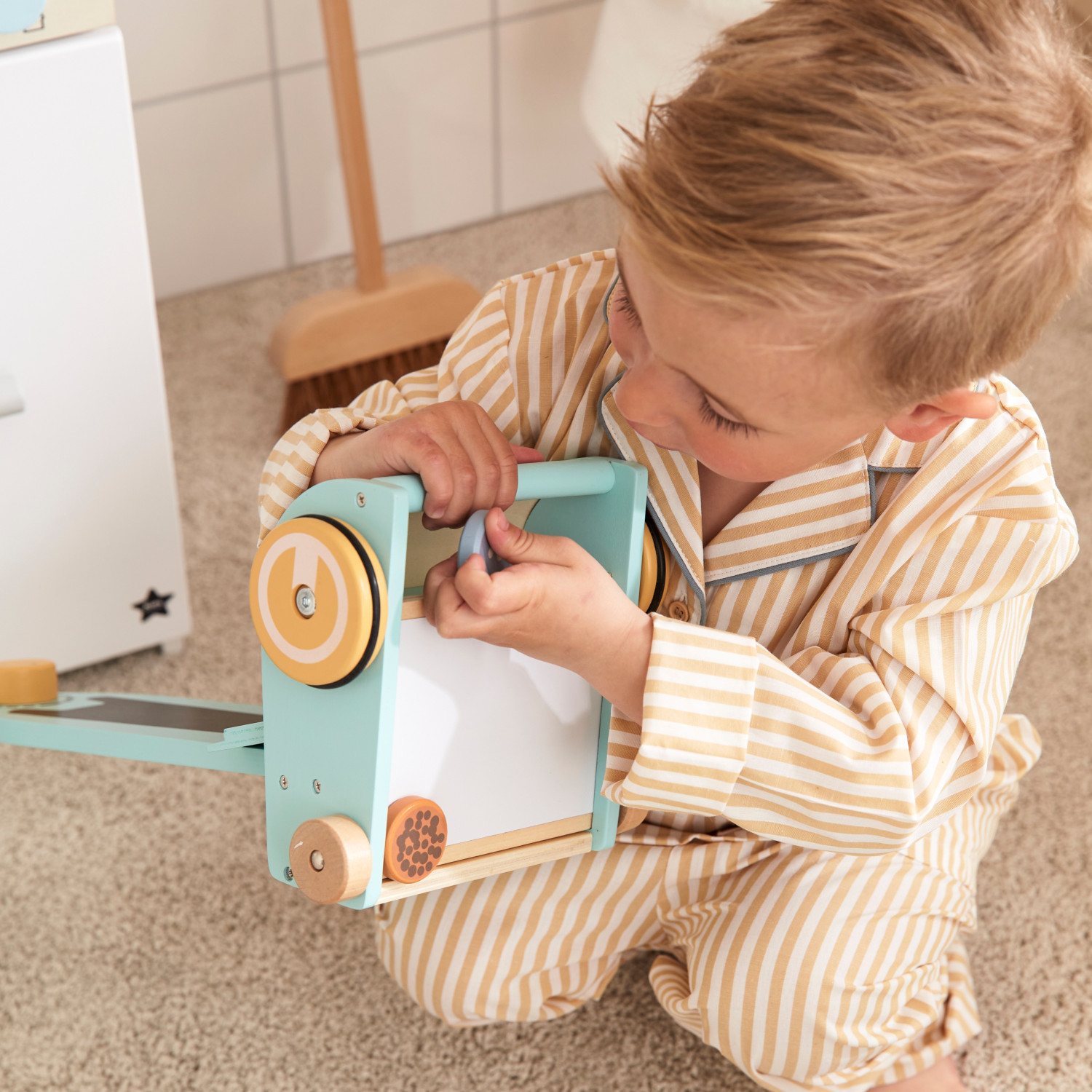 Дървена играчка Прахосмукачка Swedish Design 
Възраст: 3+
