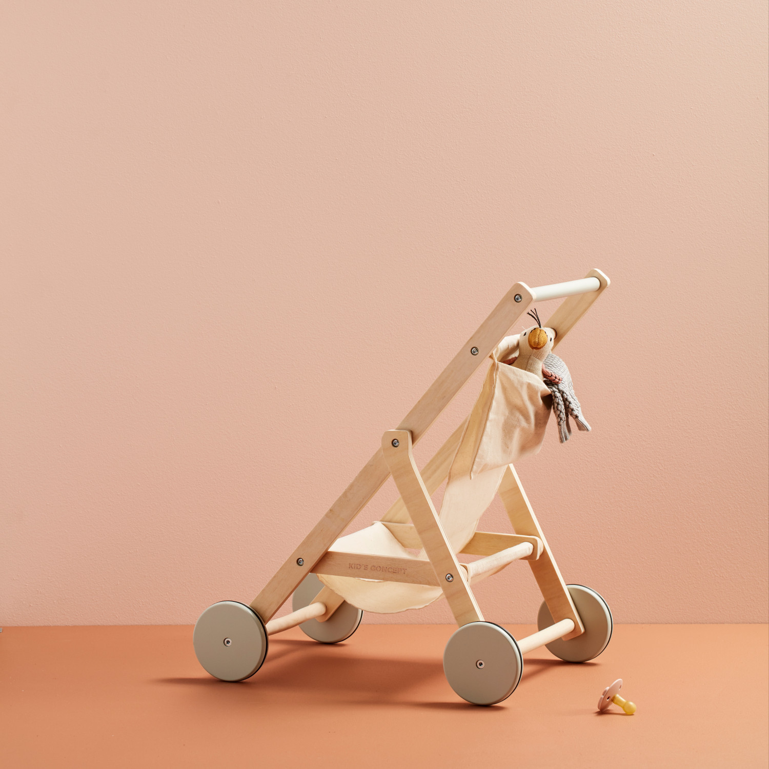 Дървена количка за кукли Summer Swedish Design
Възраст: 3+