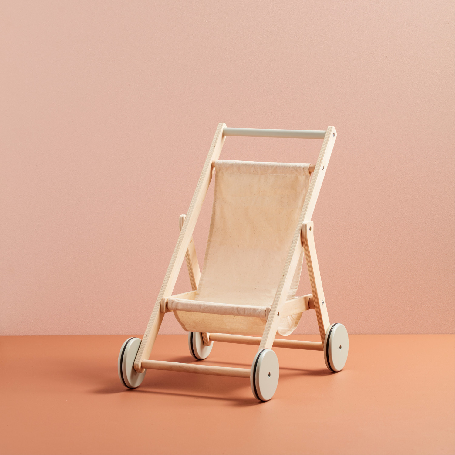 Дървена количка за кукли Summer Swedish Design
Възраст: 3+