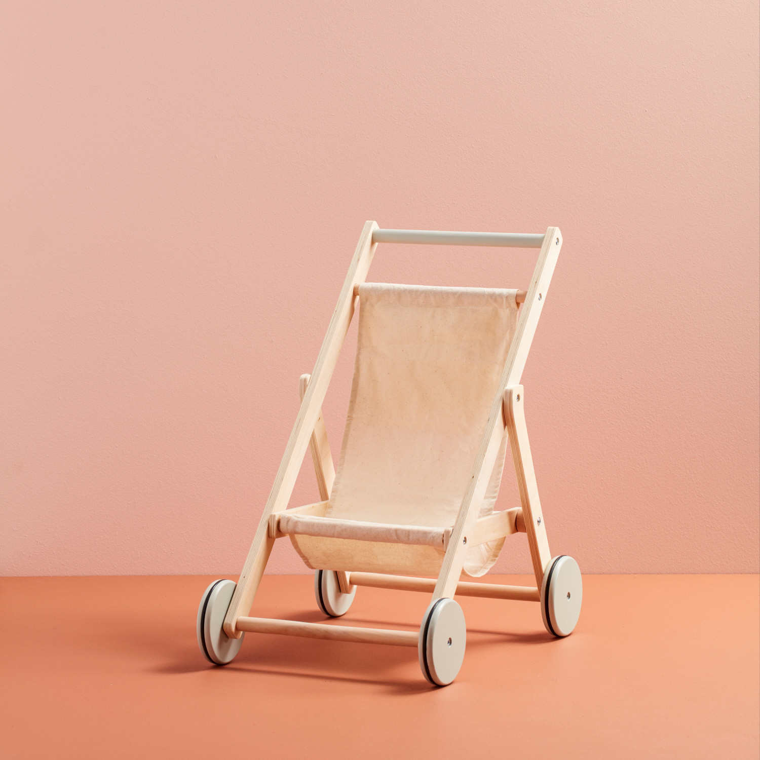Дървена количка за кукли Summer Swedish Design
Възраст: 3+