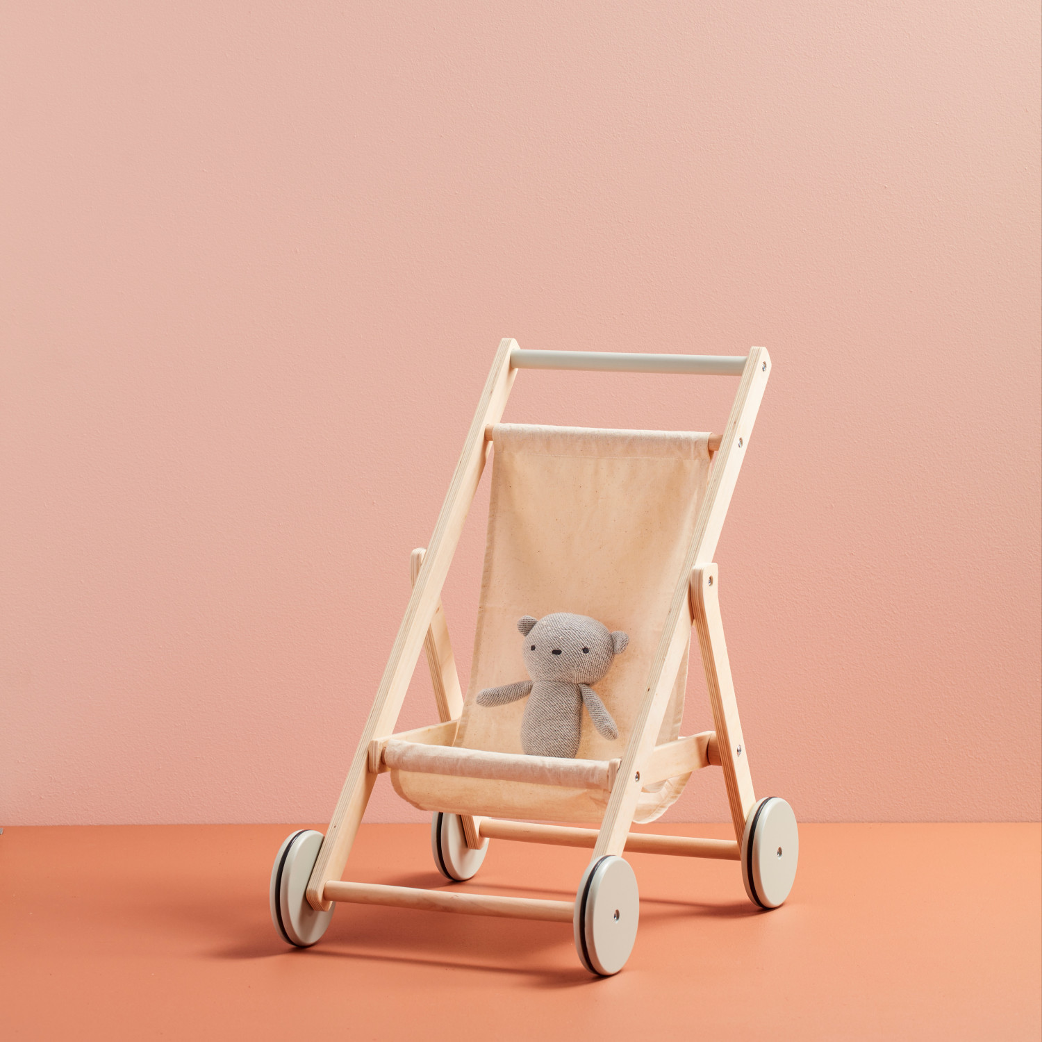 Дървена количка за кукли Summer Swedish Design
Възраст: 3+