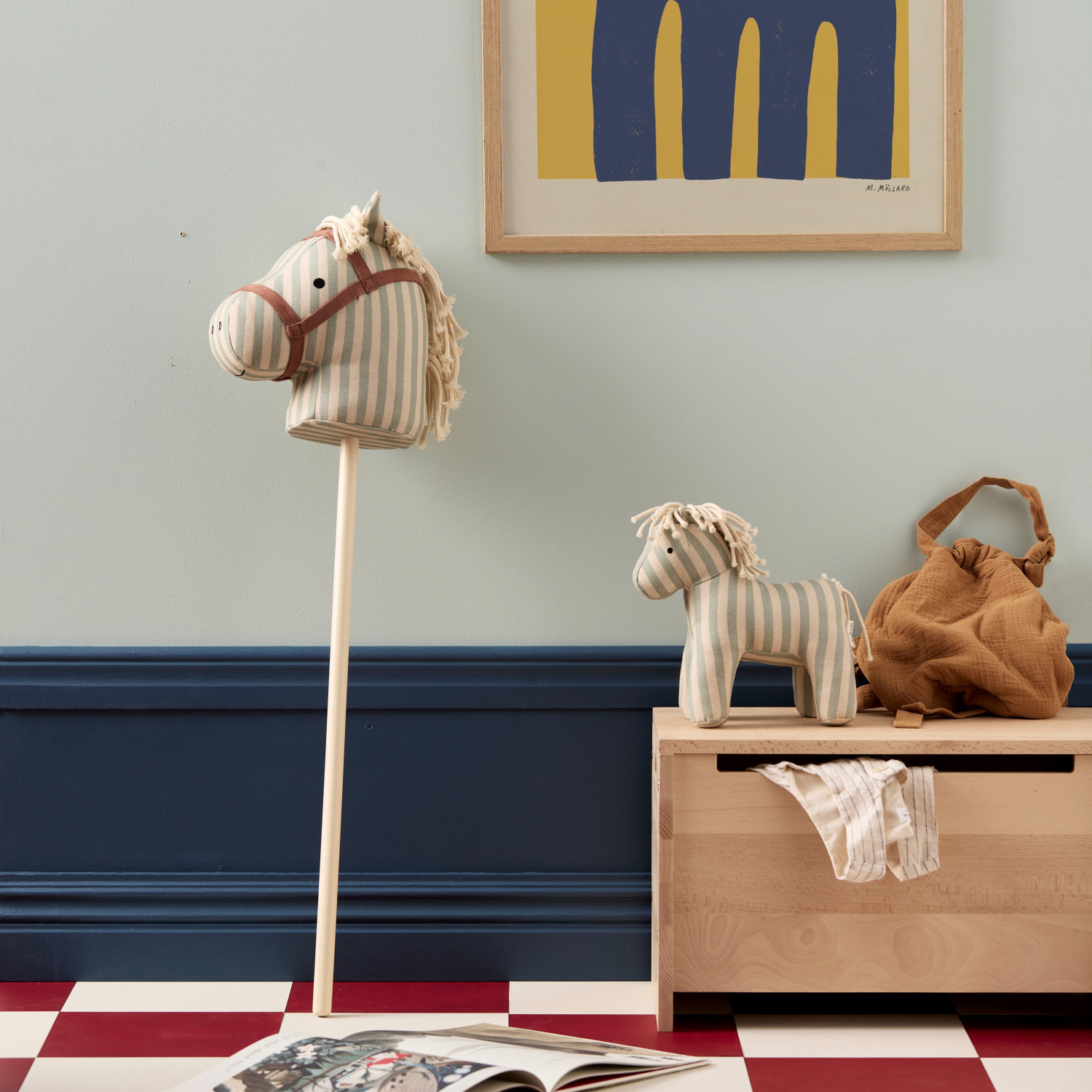 Плюшена играчка Кончето Сам Swedish Design
Възраст: 0+