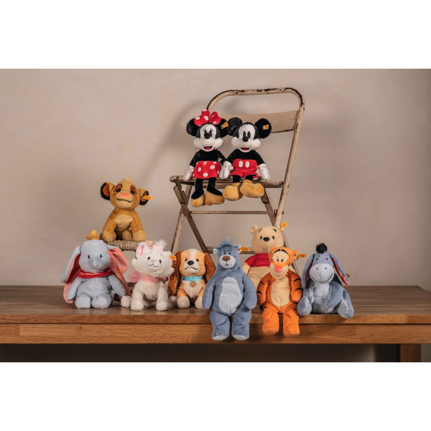Disney Originals Eeyore Size: 28 cm Class: Friends