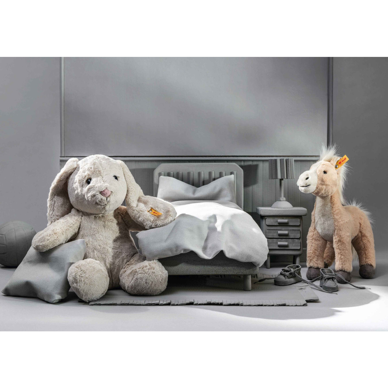 Hoppie rabbit Size: 28 cm Class: Friends