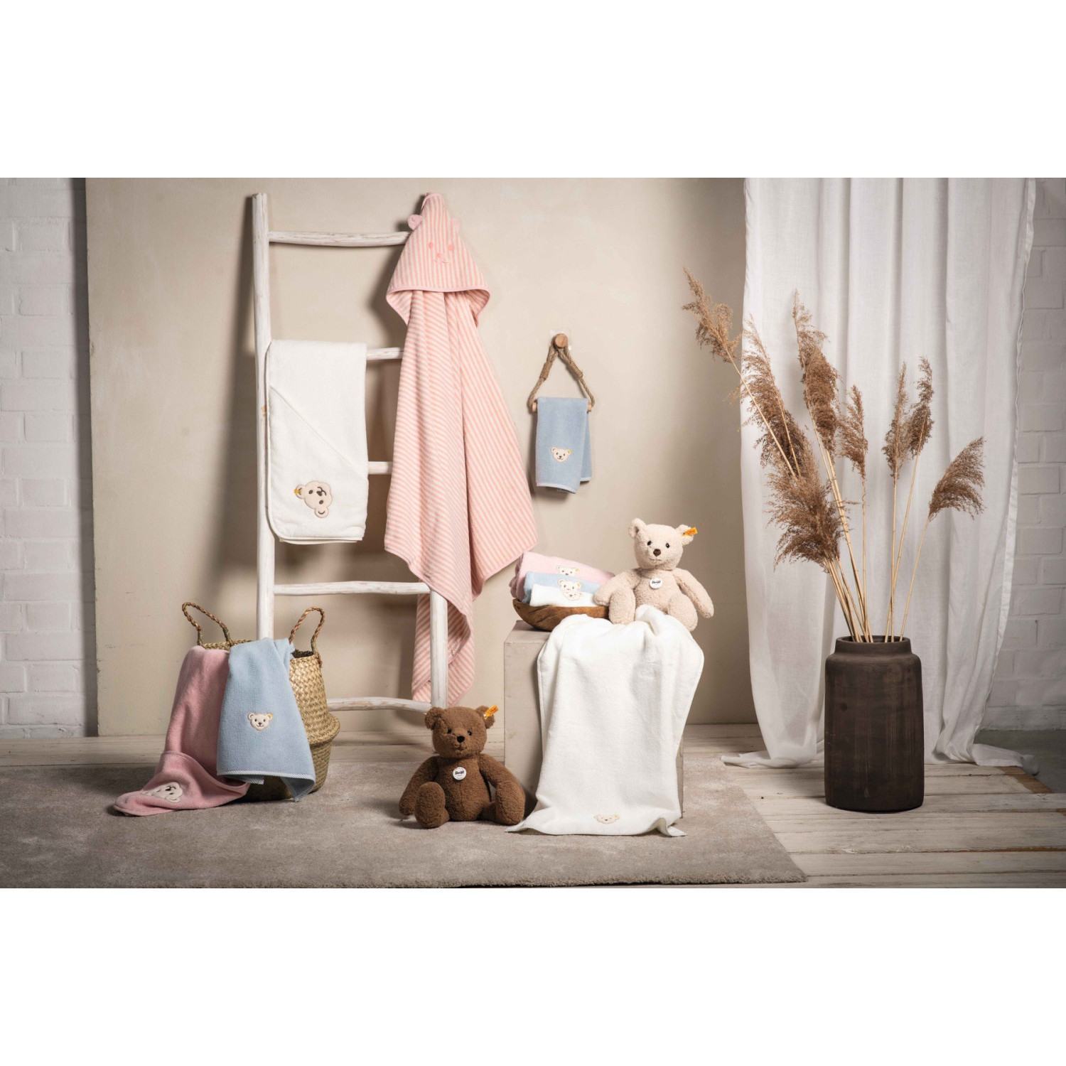 Steiff Hooded Bath Towel Size: 100 x 100 cm