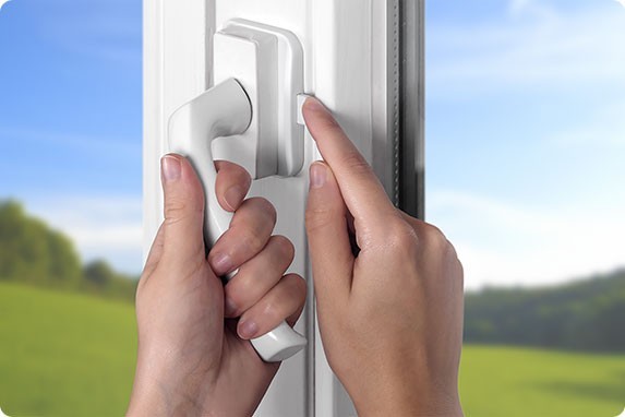 70060 Reer door and window lock 3 pcs WHITE