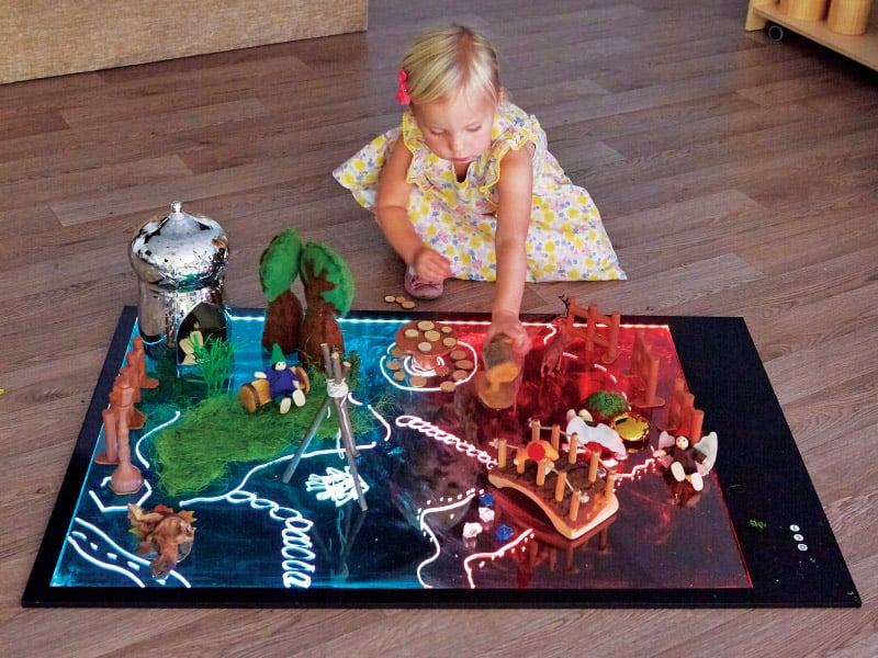 Nowa Szkola Drawing board, illuminated, with adapter, 101 x 66 cm