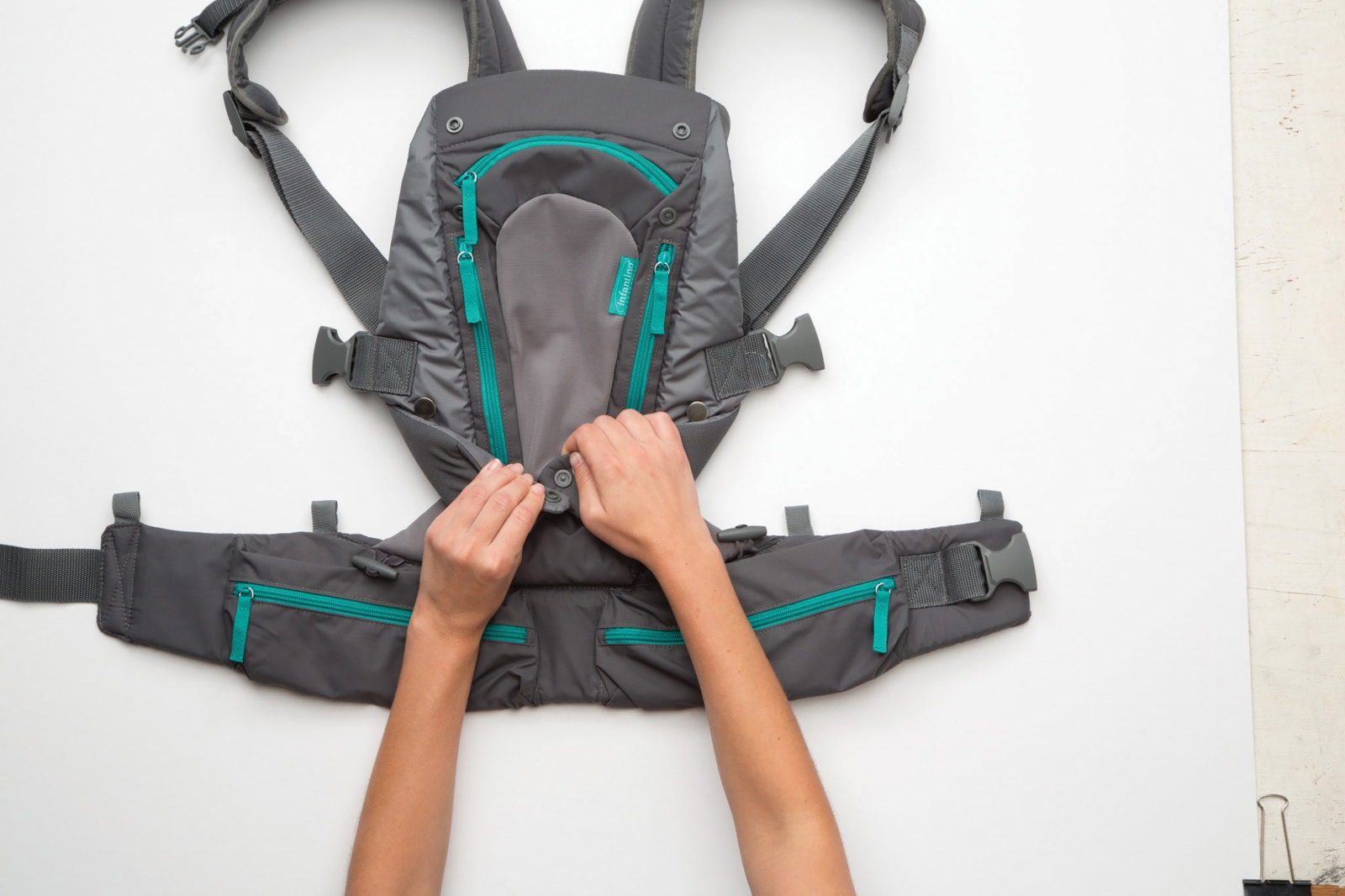 Ergonomic baby carrier with pockets, Infantino, 4 in 1, Gray, from 3.6 to 18 kg.