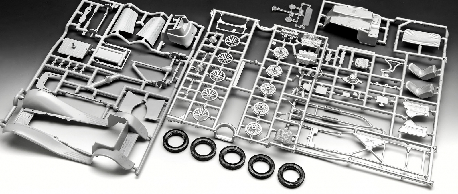 Assembly model, Revell, Jaguar SS 100 car, 75 parts