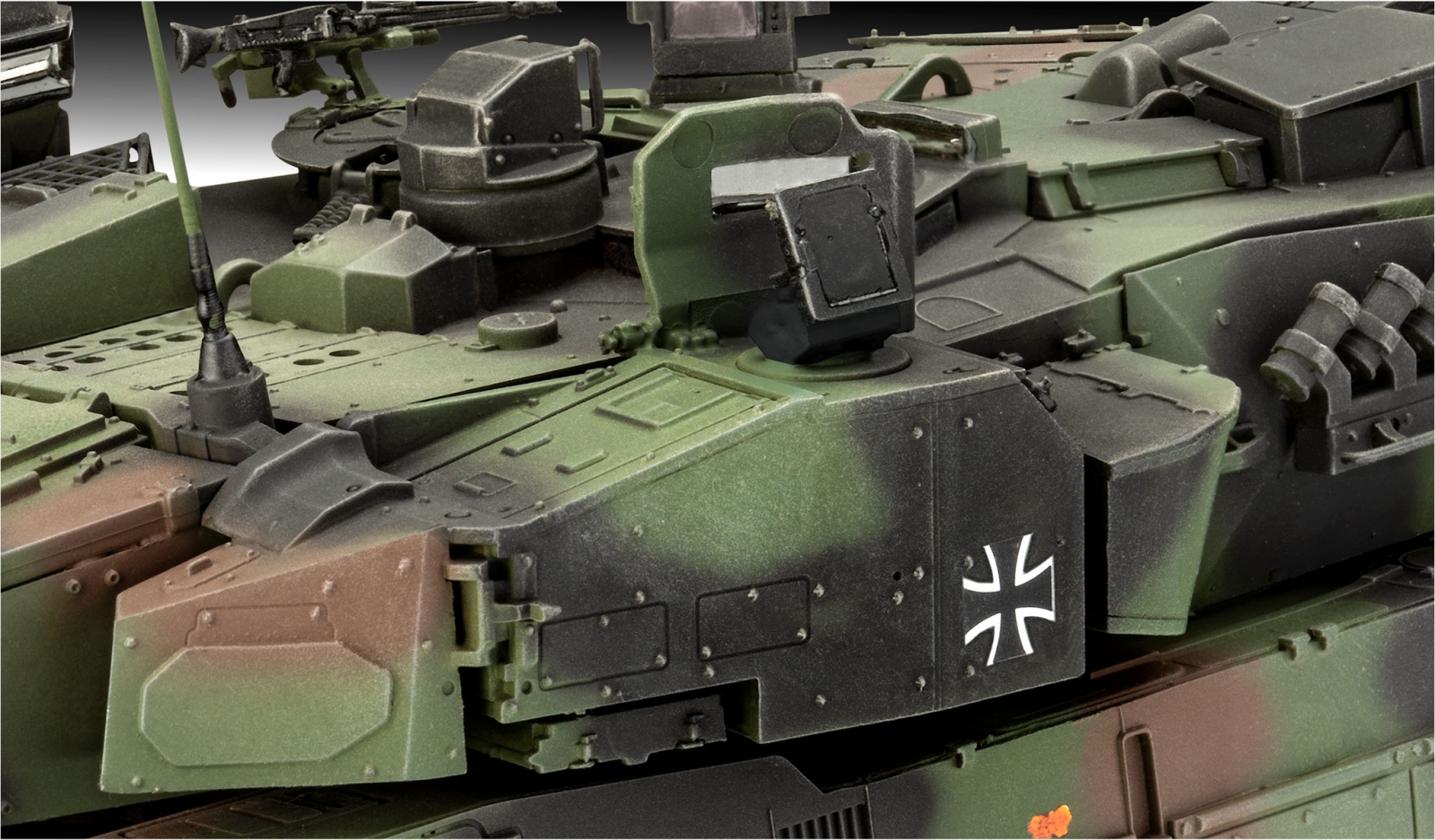 Assembly model, Revell, Leopard 2A7A1 Tank, 250 parts