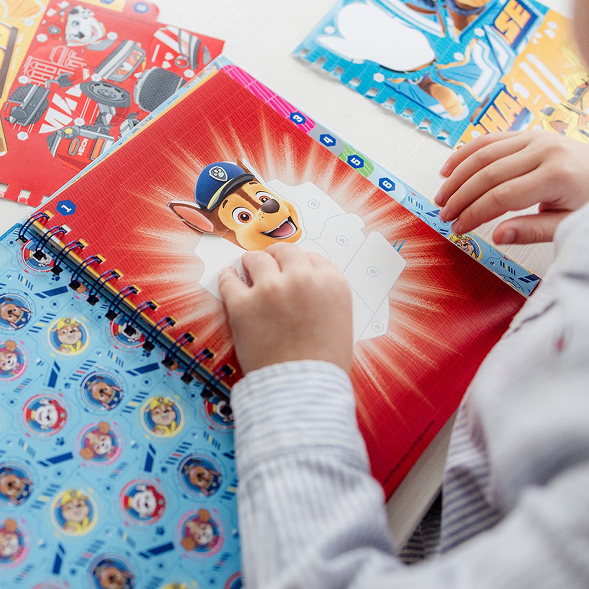 Творчески комплект Пес Патрул, Книжка със стикери по номера