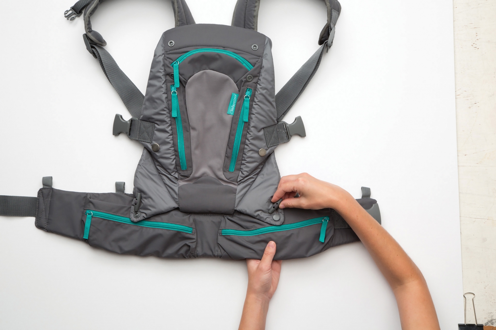 Ergonomic baby carrier with pockets, Infantino, 4 in 1, Gray, from 3.6 to 18 kg.
