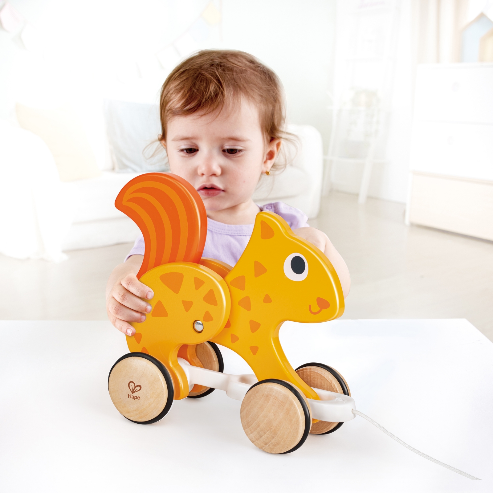 Дървена играчка за дърпане, Hape, Катерица, 24 x 11 x 20 см