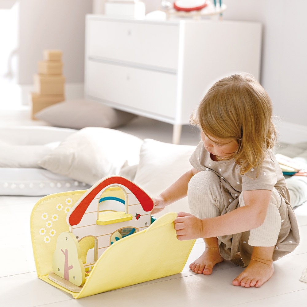 Дървен комплект за игра, Hape, Малка ферма, 10 части