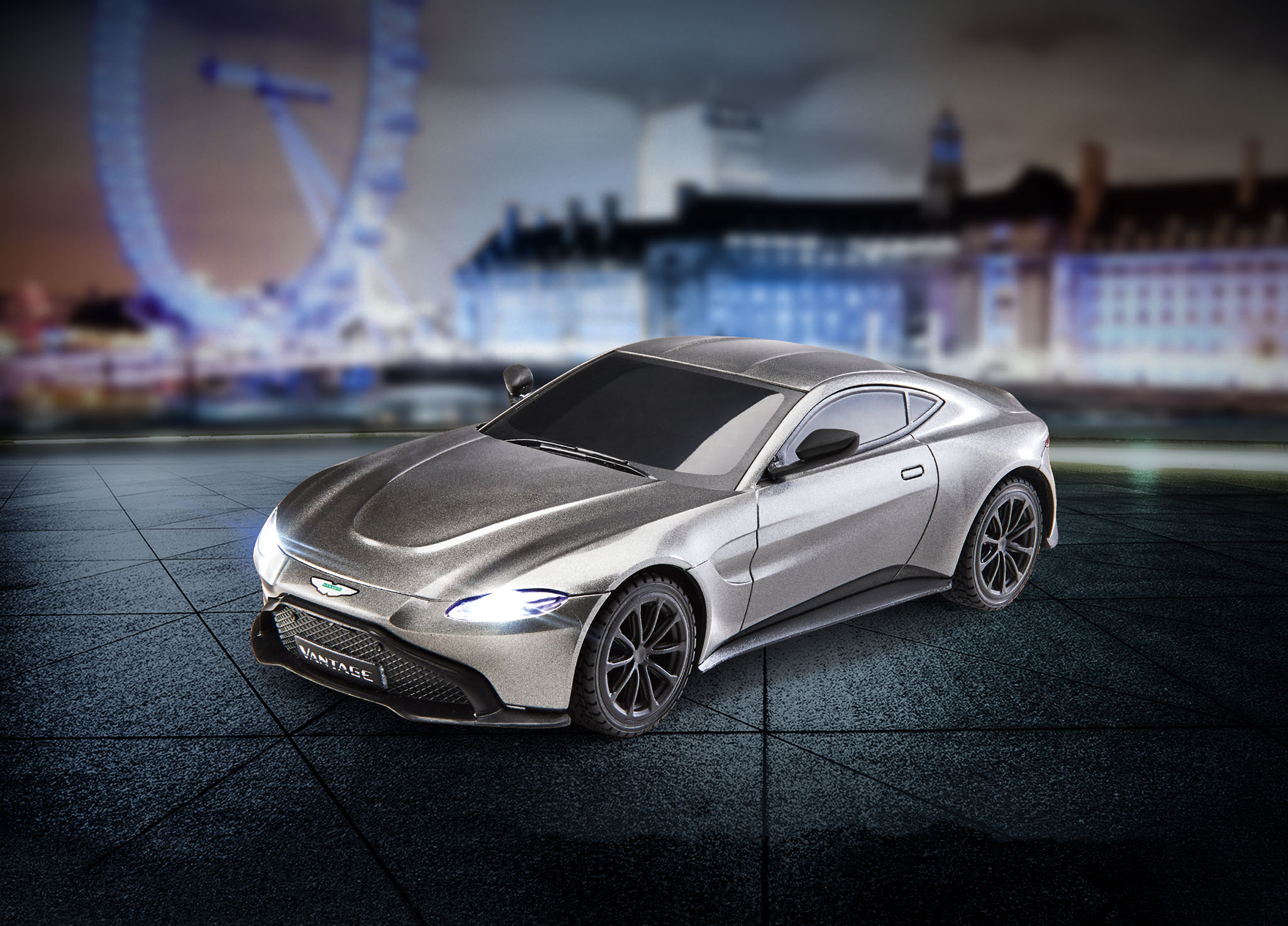 Автомобил Астън Мартин Vantage - RC управление