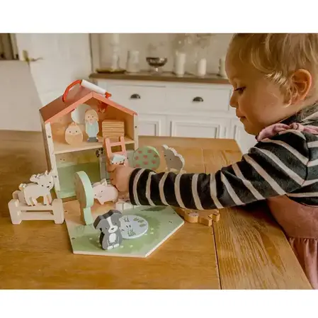 Wooden farm with animals - Play set